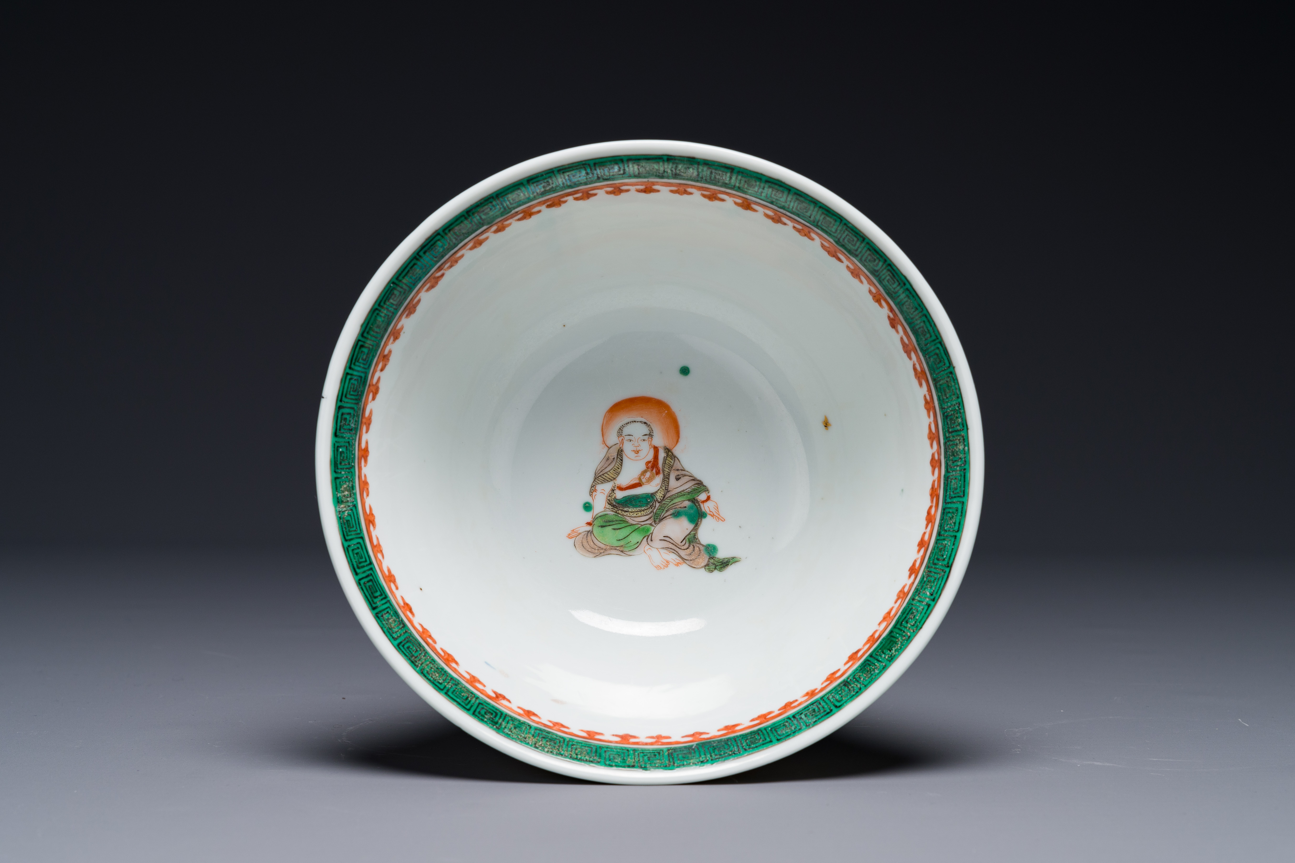 A Chinese famille verte bowl with narrative design, 19th C. - Image 5 of 6