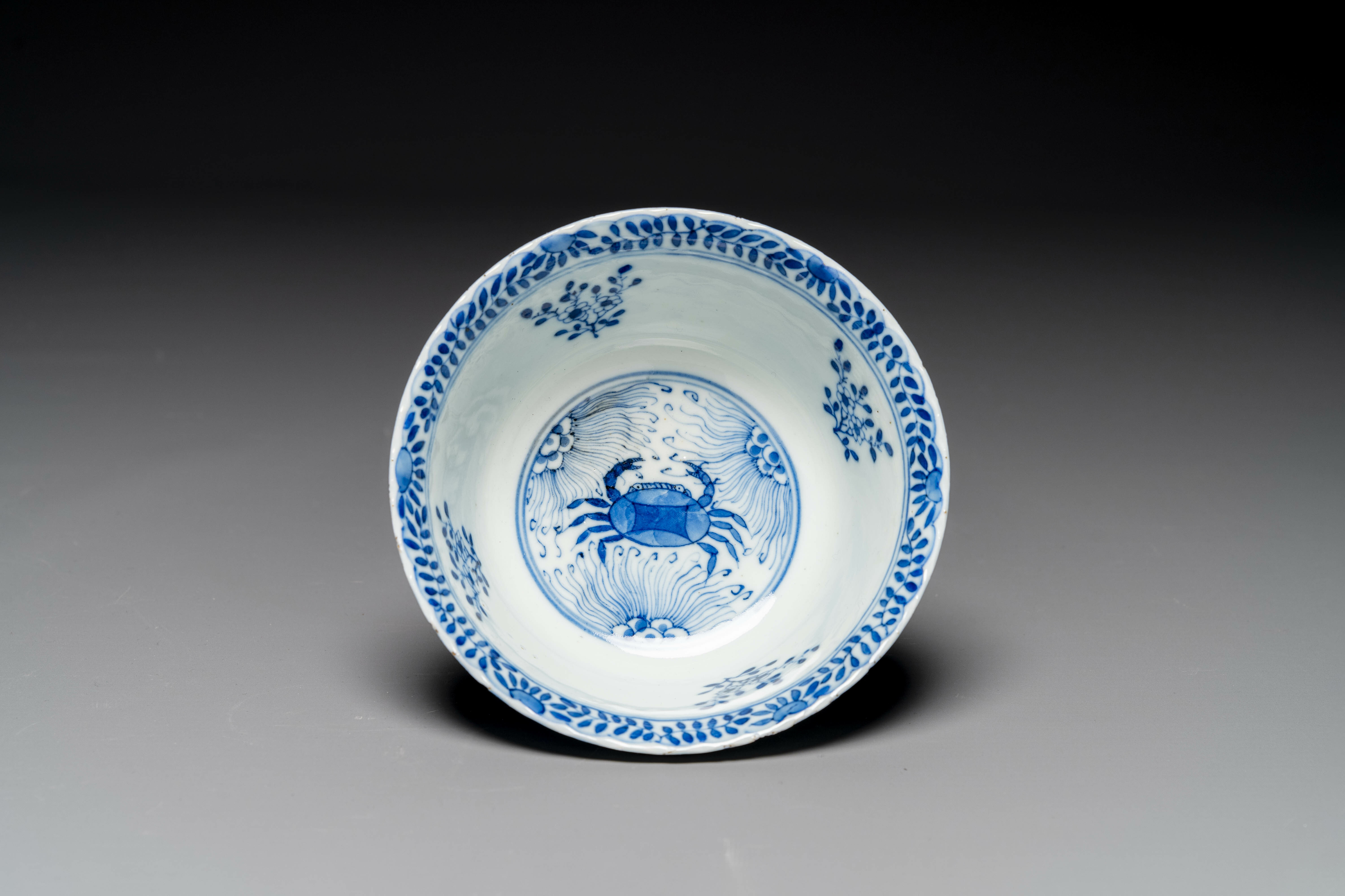 A group of six pieces of Chinese blue and white porcelain, 18/19th century - Image 10 of 17