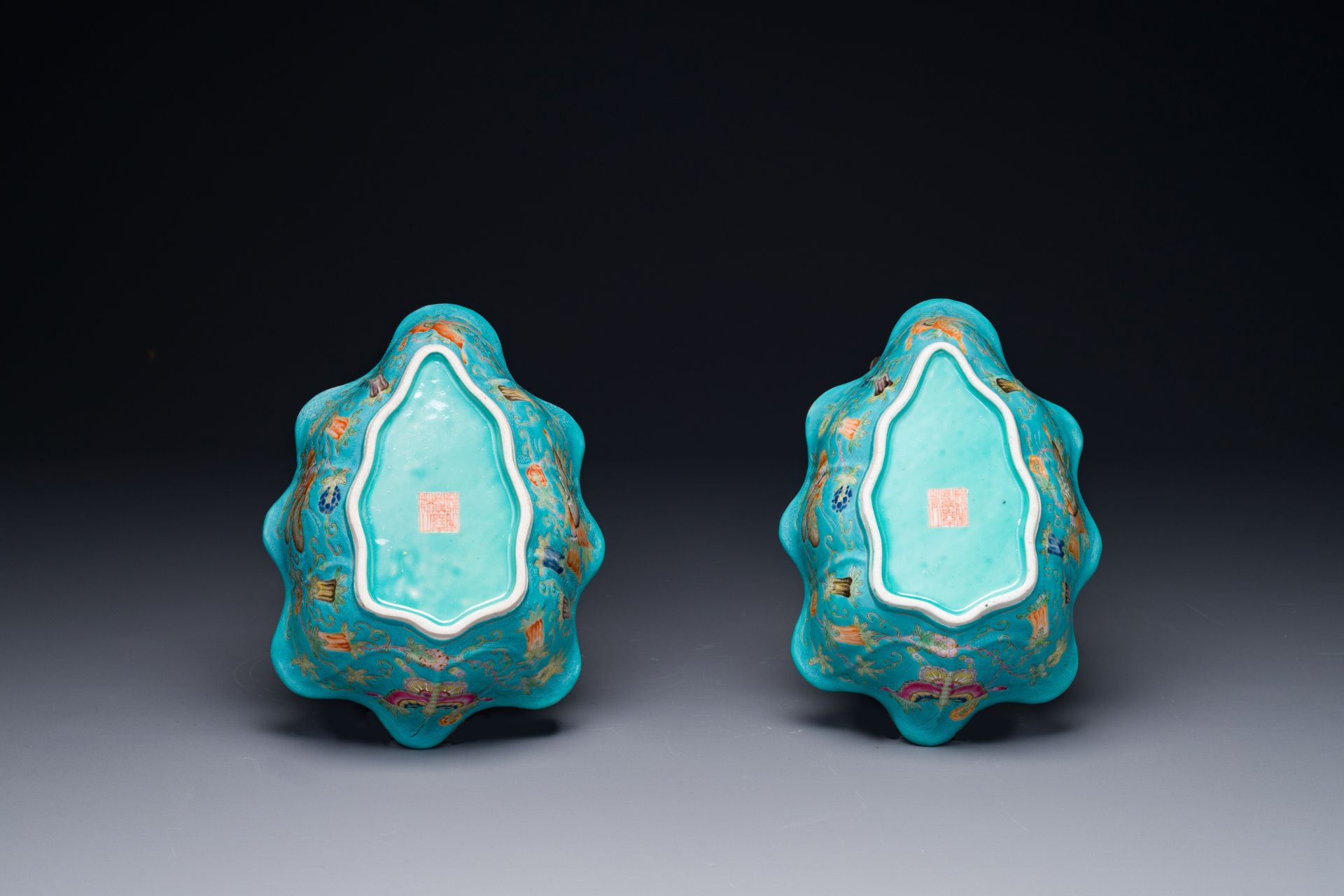 A pair of Chinese turquoise-ground famille rose leaf-shaped bowls with butterfly design, Jiaqing mar - Image 6 of 6