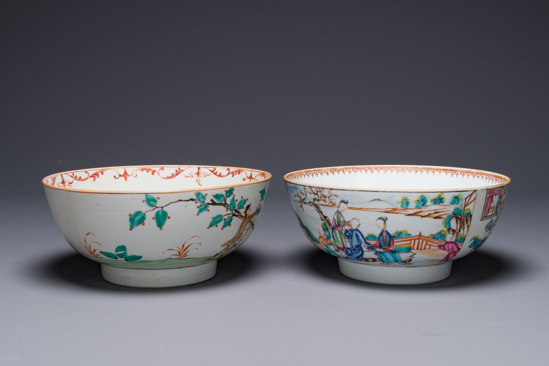 A Dutch-decorated Chinese bowl and a Canton famille rose 'mandarin subject' bowl, Qianlong - Bild 3 aus 8