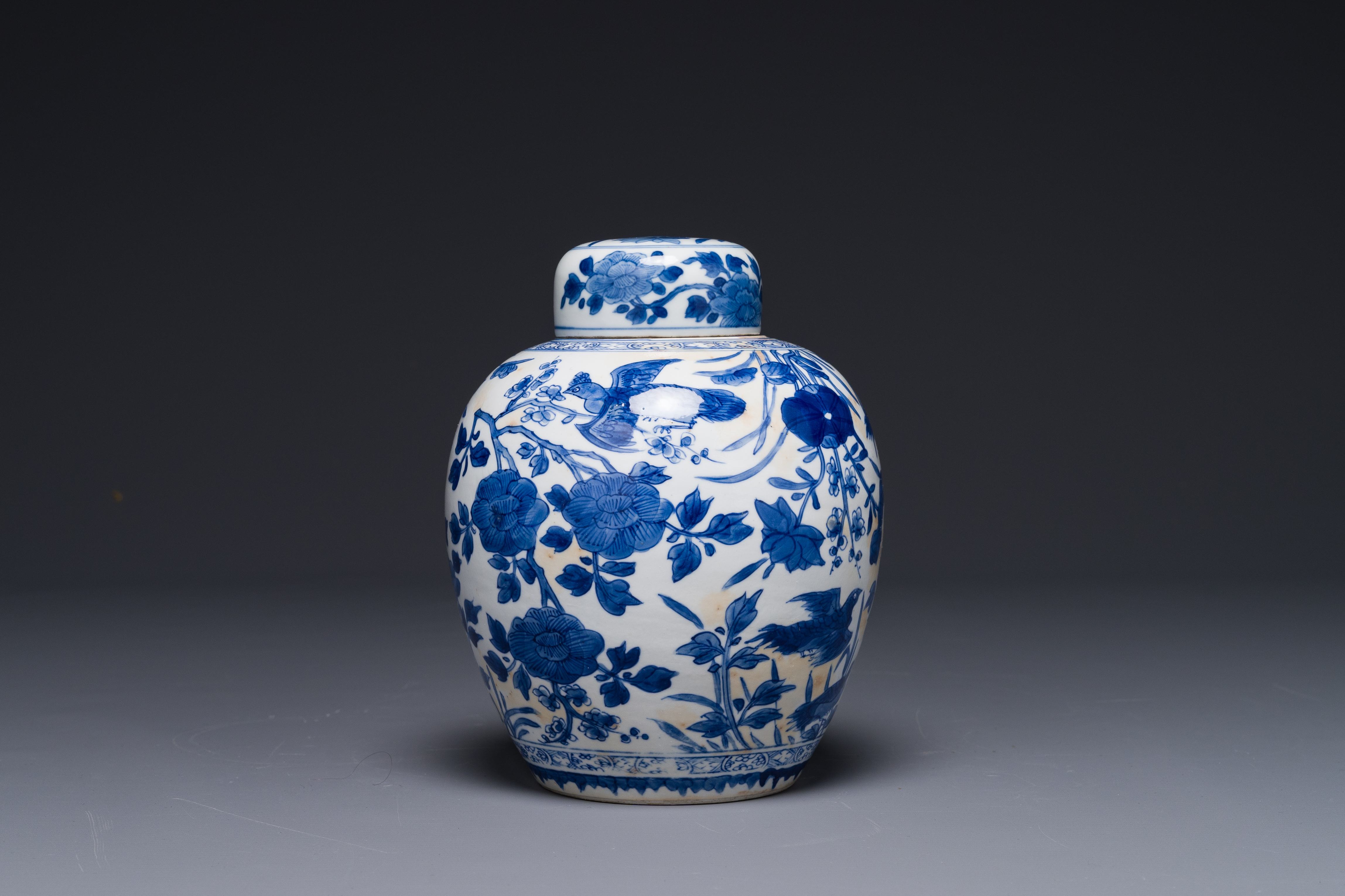 A Chinese blue and white jar and cover with floral design, Kangxi - Image 2 of 4