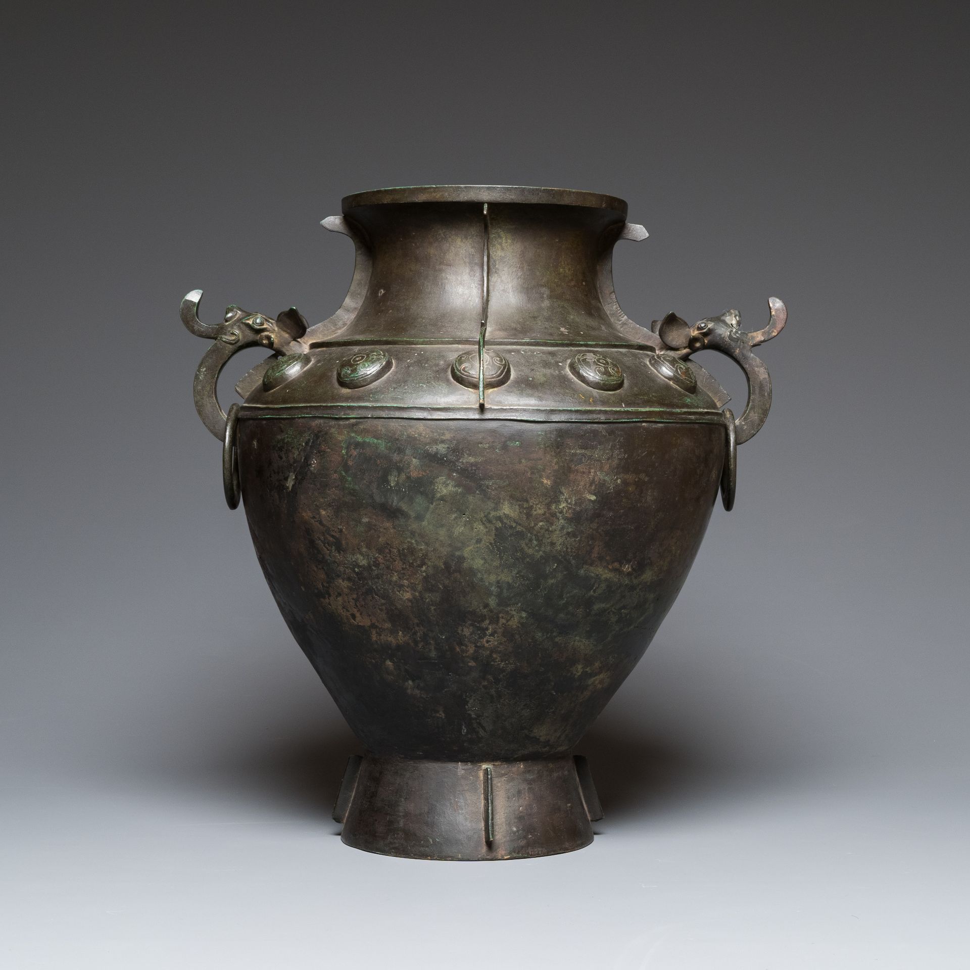 A rare massive Chinese archaistic bronze 'lei' wine vessel with inscription, Song - Bild 5 aus 30