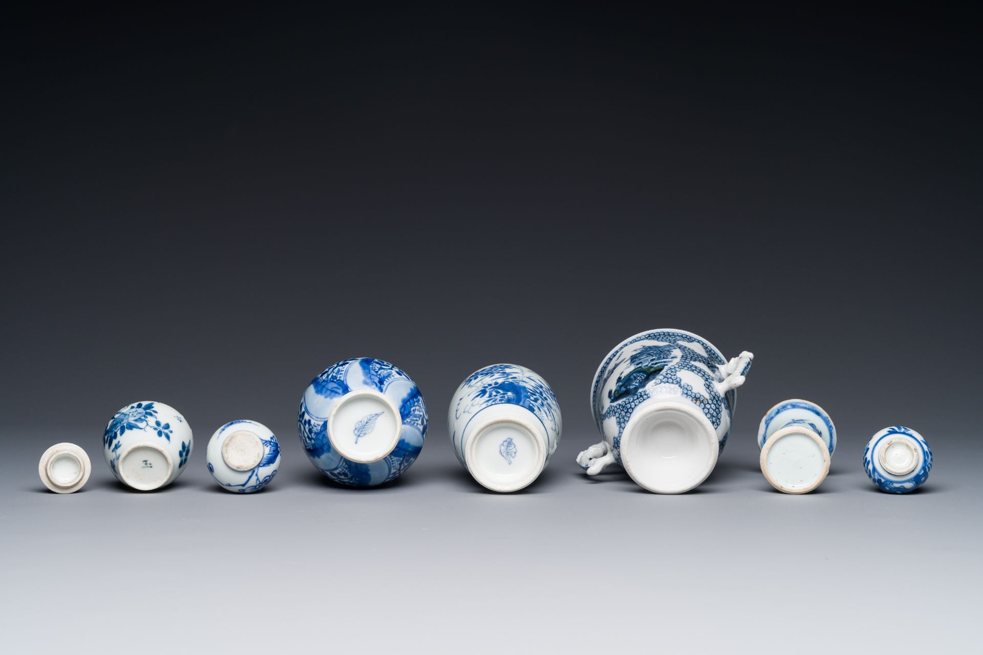 A varied collection of Chinese blue and white porcelain, Kangxi/Qianlong - Image 4 of 4