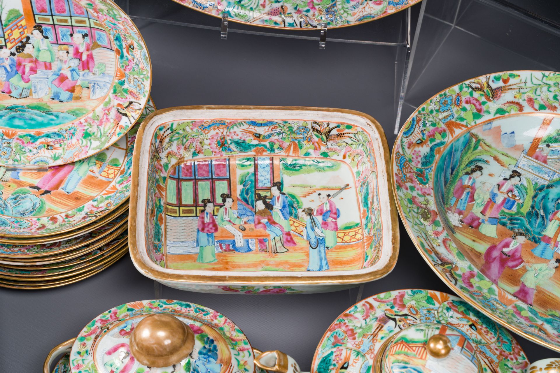 A very extensive Chinese Canton famille rose 81-piece dinner service, 19th C. - Image 6 of 11