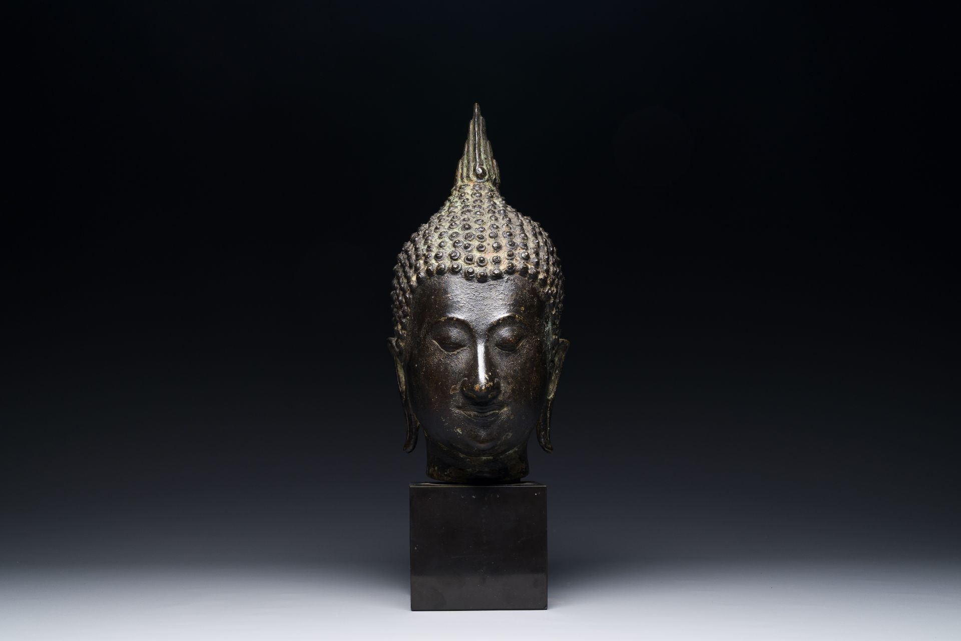 A Thai bronze Buddha Shakyamuni head, Northern Sukhotai-style, 17/18th C. - Bild 5 aus 21