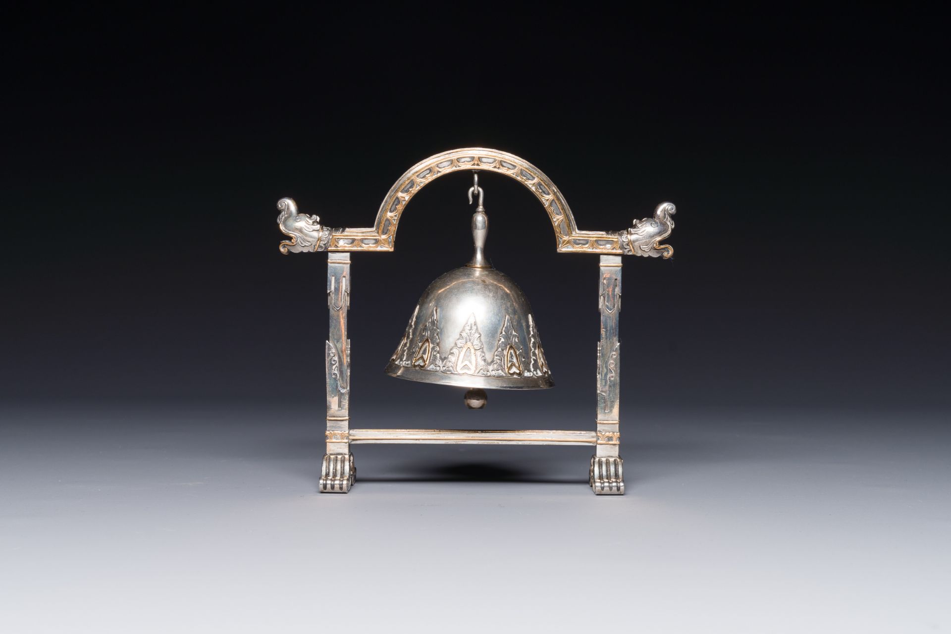 A fine parcel-gilt silver table bell or miniature gong, Southeast Asia, early 20th C. - Image 7 of 12