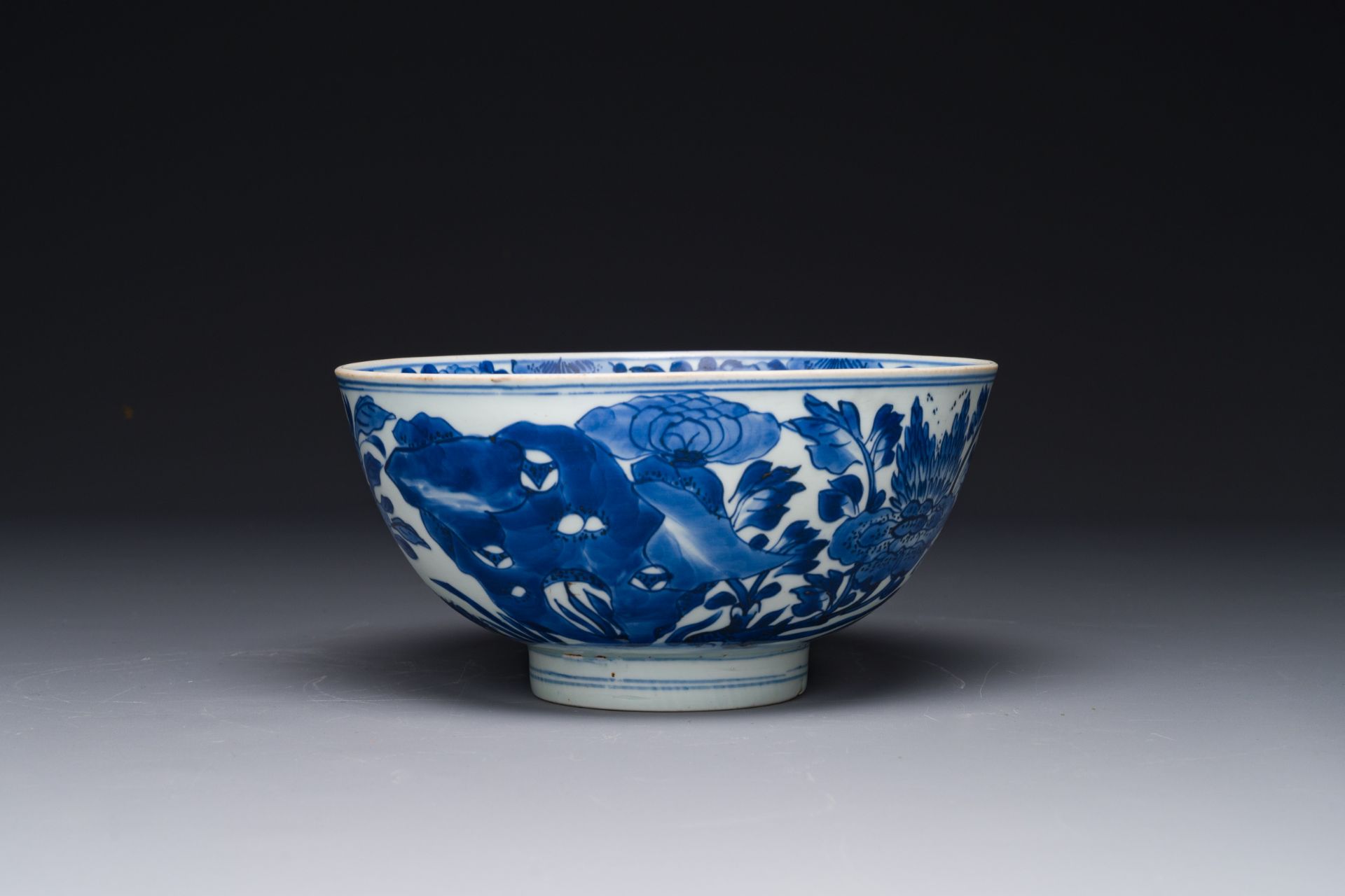 A Chinese blue and white 'birds among flowering branches' bowl, Shen De Tang Bo Gu Zhi æ…Žå¾·å ‚åšå - Bild 3 aus 5