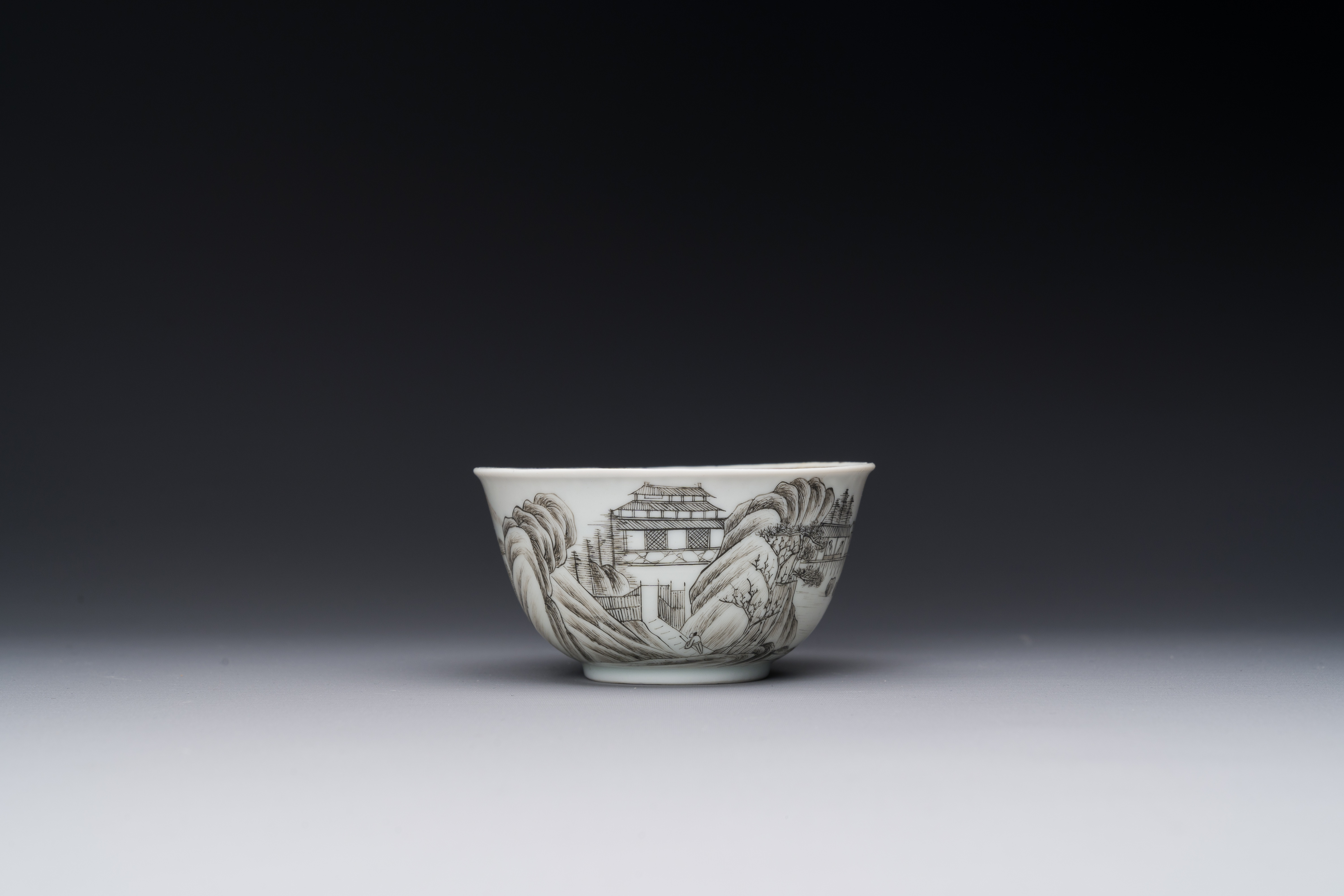 A fine Chinese grisaille and gilt cup with mountainous landscape design, Yongzheng - Image 3 of 7