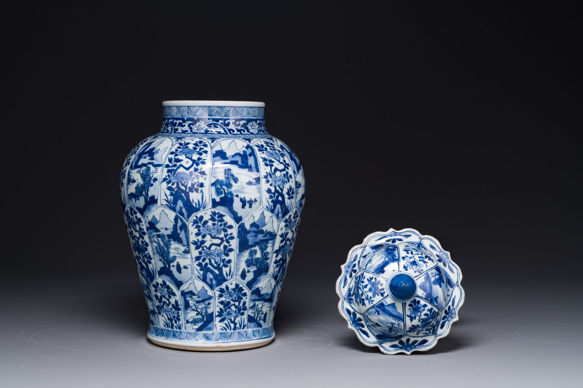 A Chinese blue and white garniture of three vases with floral and landscape design, Kangxi - Bild 3 aus 5