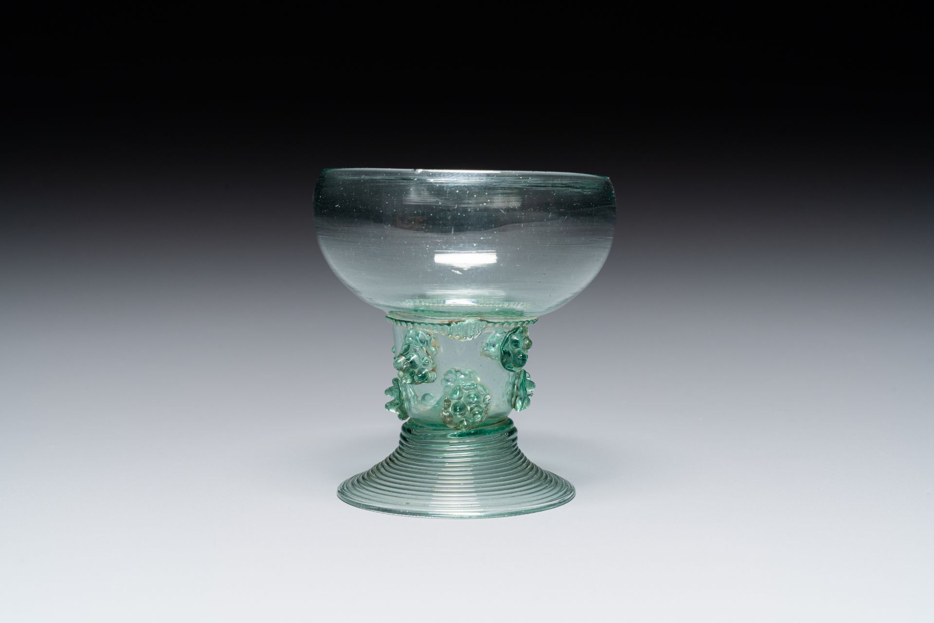 A Dutch or German green glass rummer, 2nd quarter of the 17th C. - Image 3 of 7