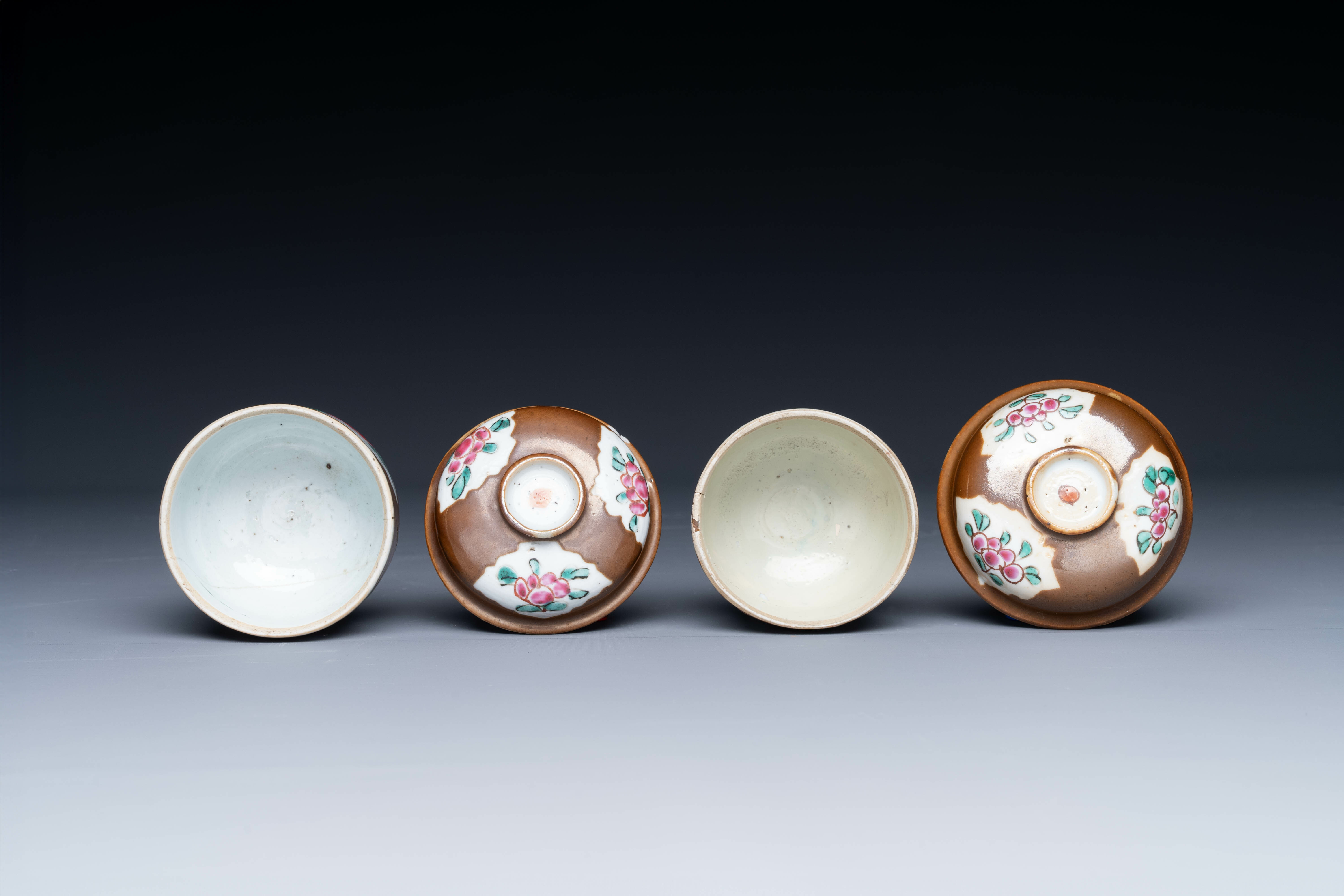 A varied collection of Chinese famille rose and Imari-style porcelain, Yongzheng and later - Image 16 of 21