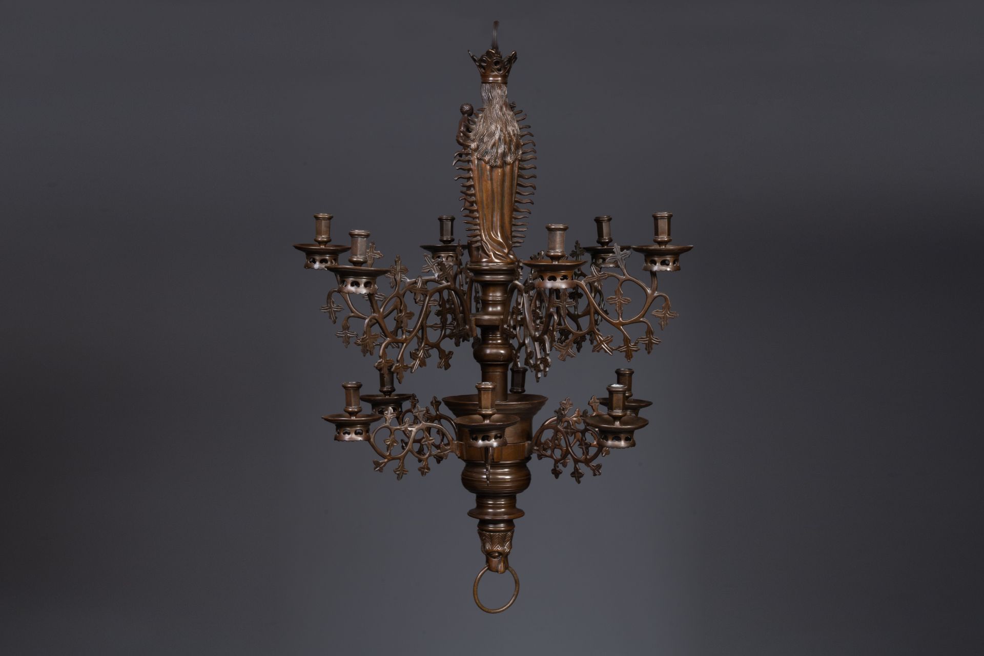 A Flemish or Dutch bronze Gothic Revival large bronze 'Madonna and Child' chandelier, 19th C. - Bild 2 aus 8