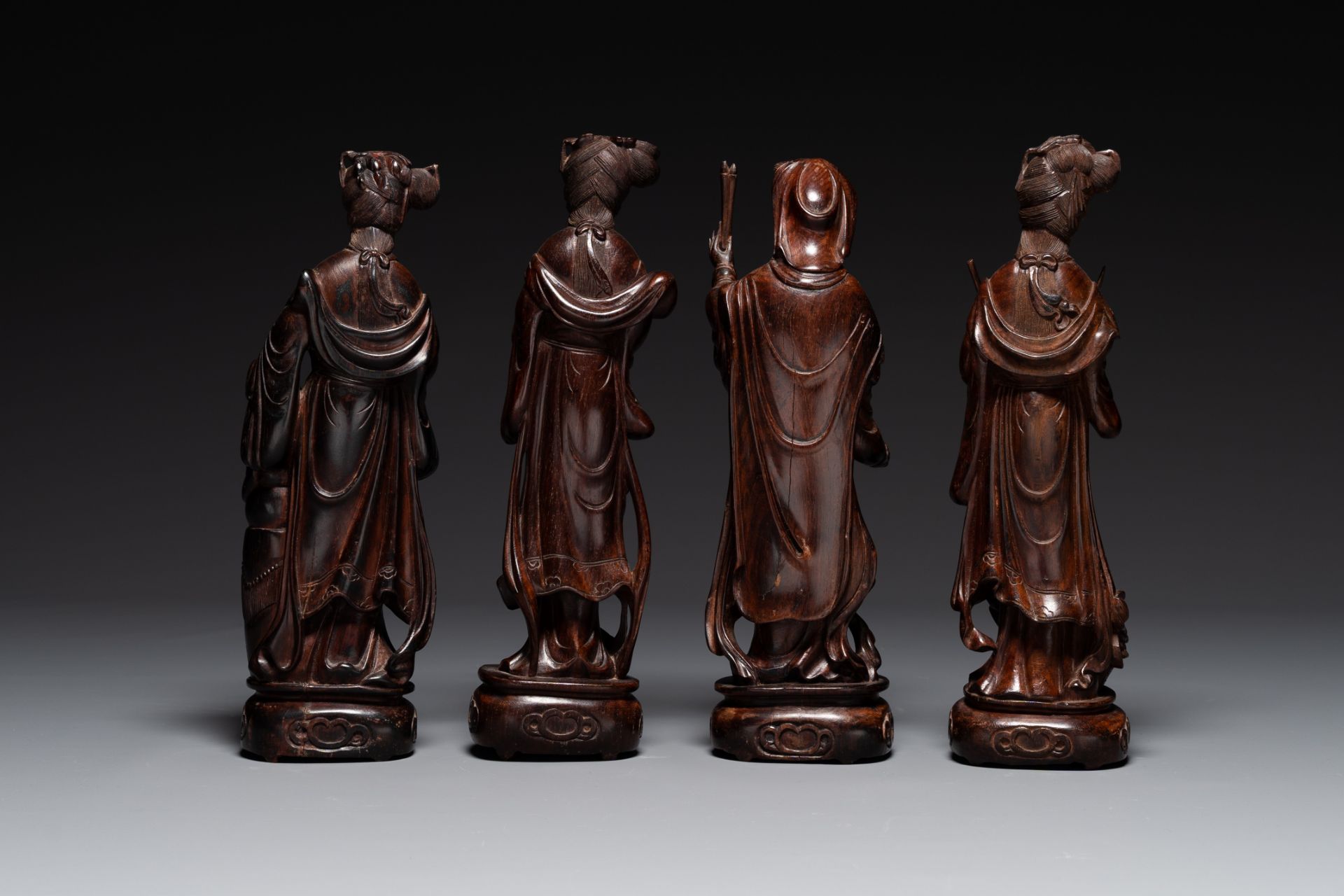 Eight Chinese wooden sculptures of female deities, 19th C. - Bild 6 aus 7