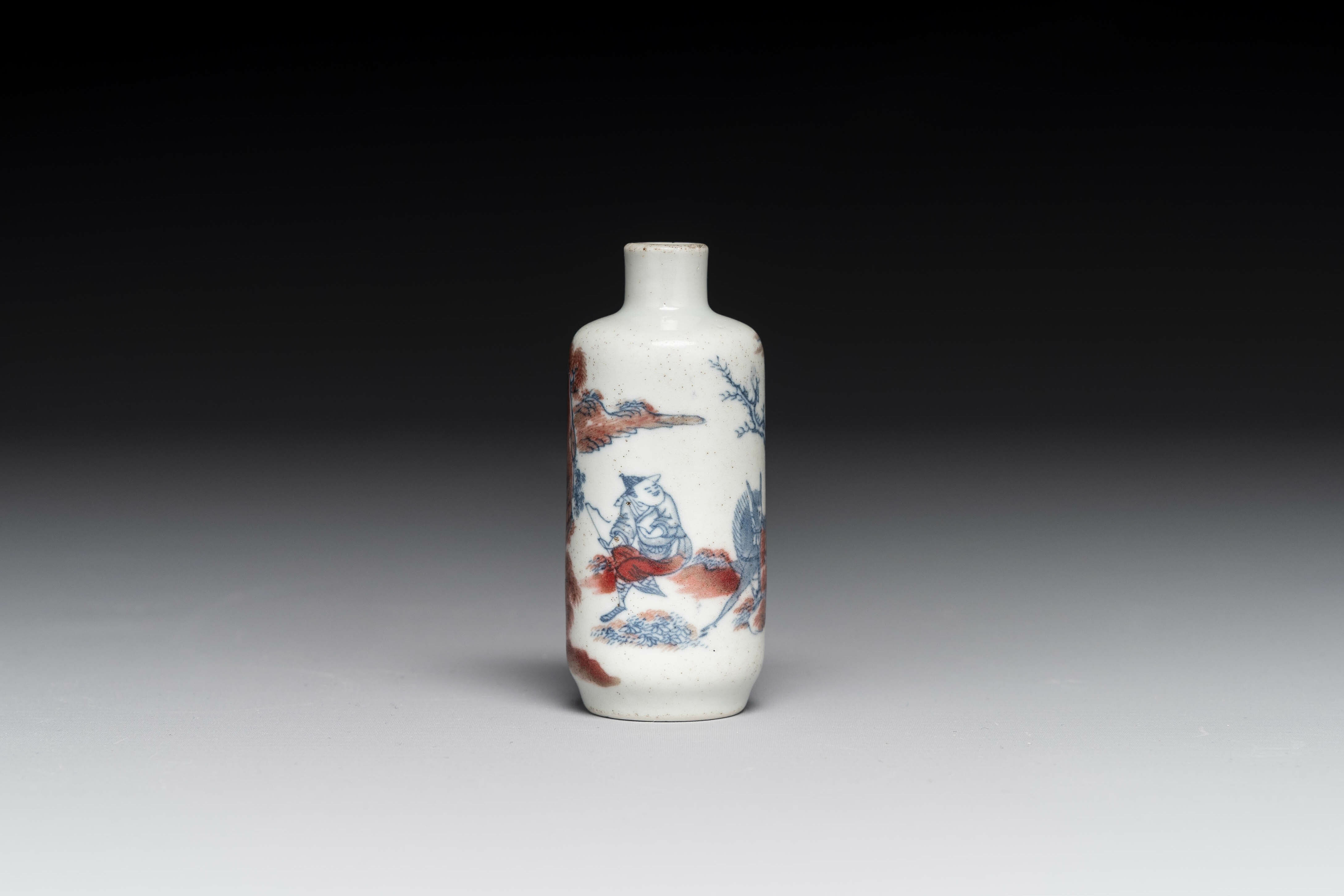 A Chinese blue, white and copper-red snuff bottle with inscription, 19th C. - Image 3 of 6