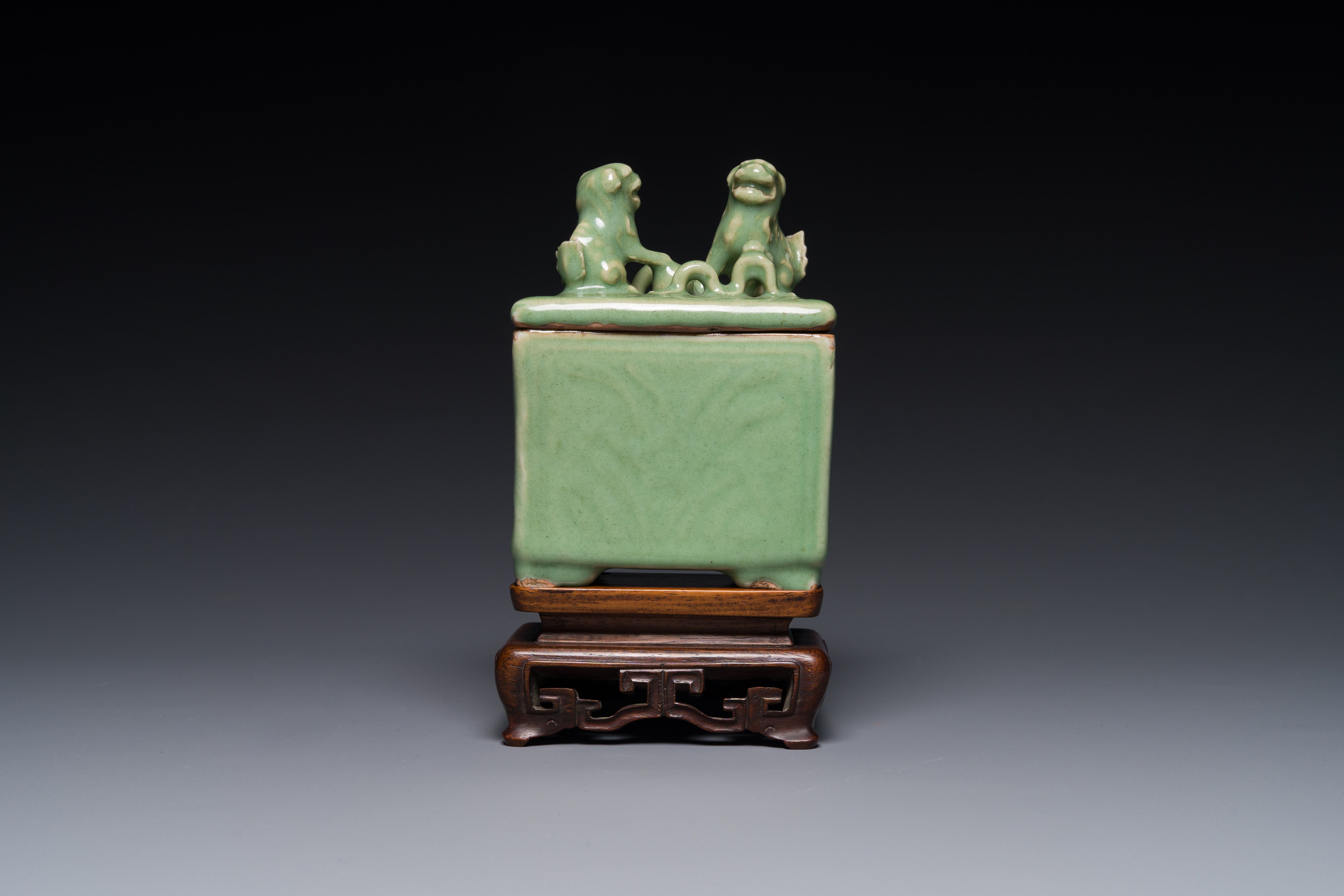 A Chinese Longquan celadon rectangular censer and cover on wooden stand, Ming - Image 4 of 5