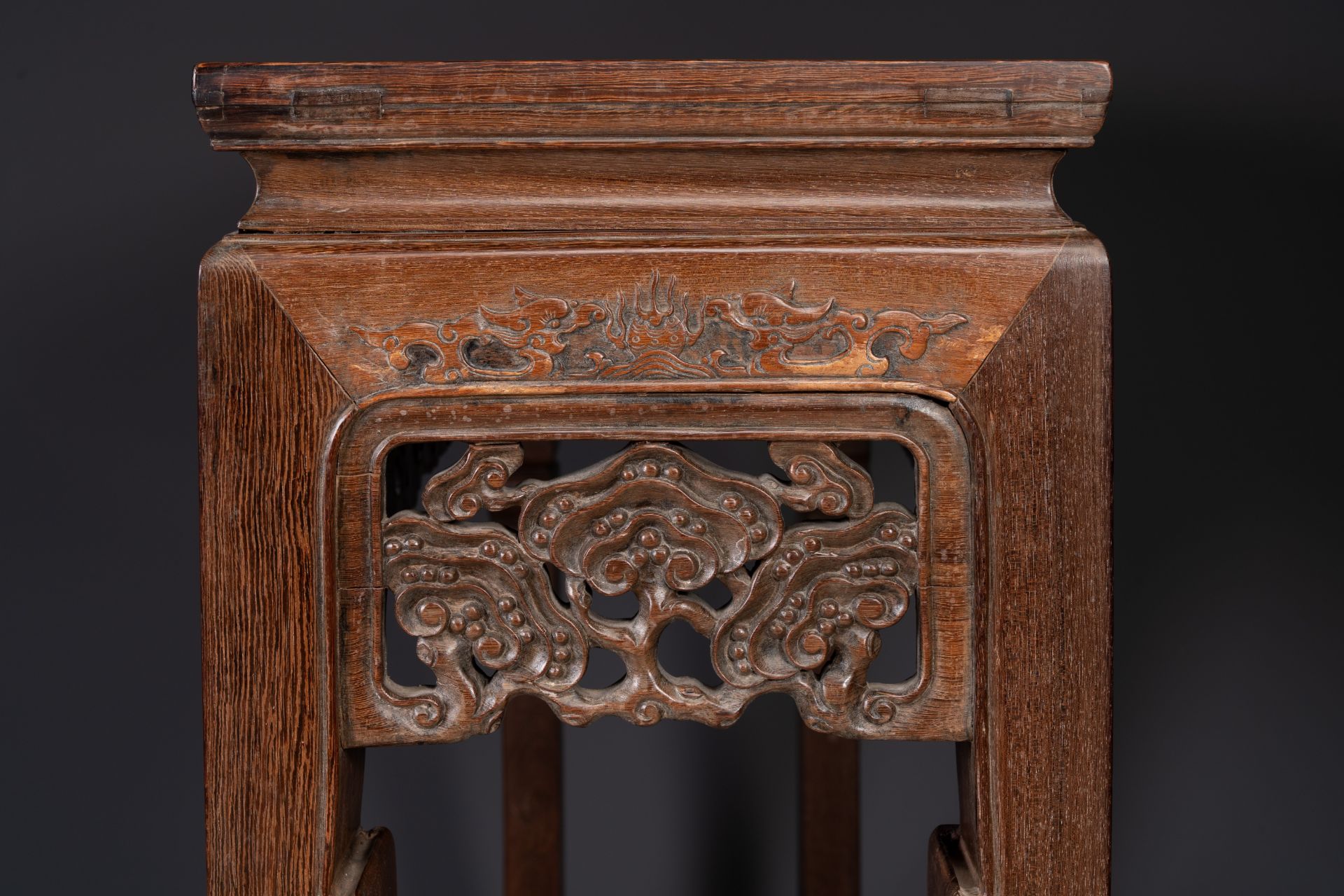 A large Chinese jichimu wooden 'tiaoan' with lingzhi and chilong design, 19/20th C. - Image 7 of 8