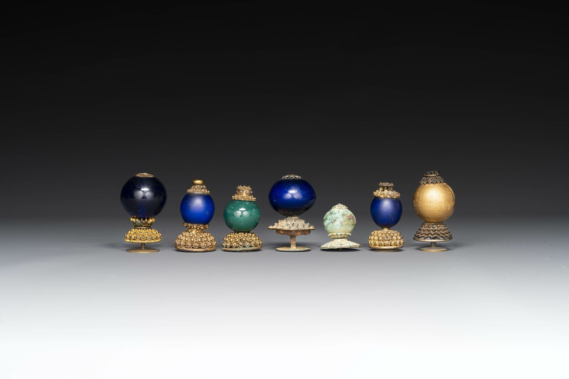 Seven Chinese gilt bronze Mandarin hat finials, Qing - Bild 3 aus 7