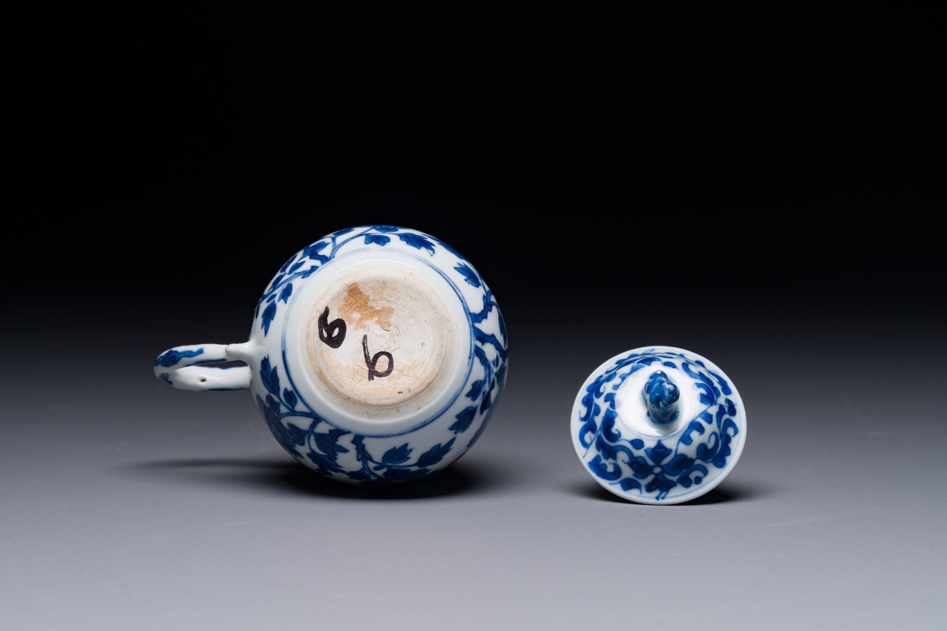 A Chinese blue and white mustard jar and cover with floral design, Kangxi - Image 5 of 5