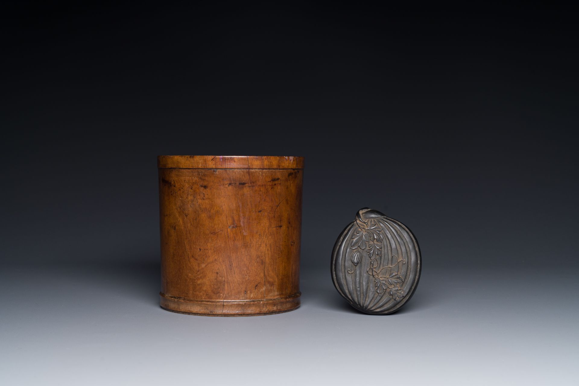 A Chinese huanghuali wooden brushpot and a melon-shaped lacquer box and cover with '18 Luohan' relie - Image 2 of 4