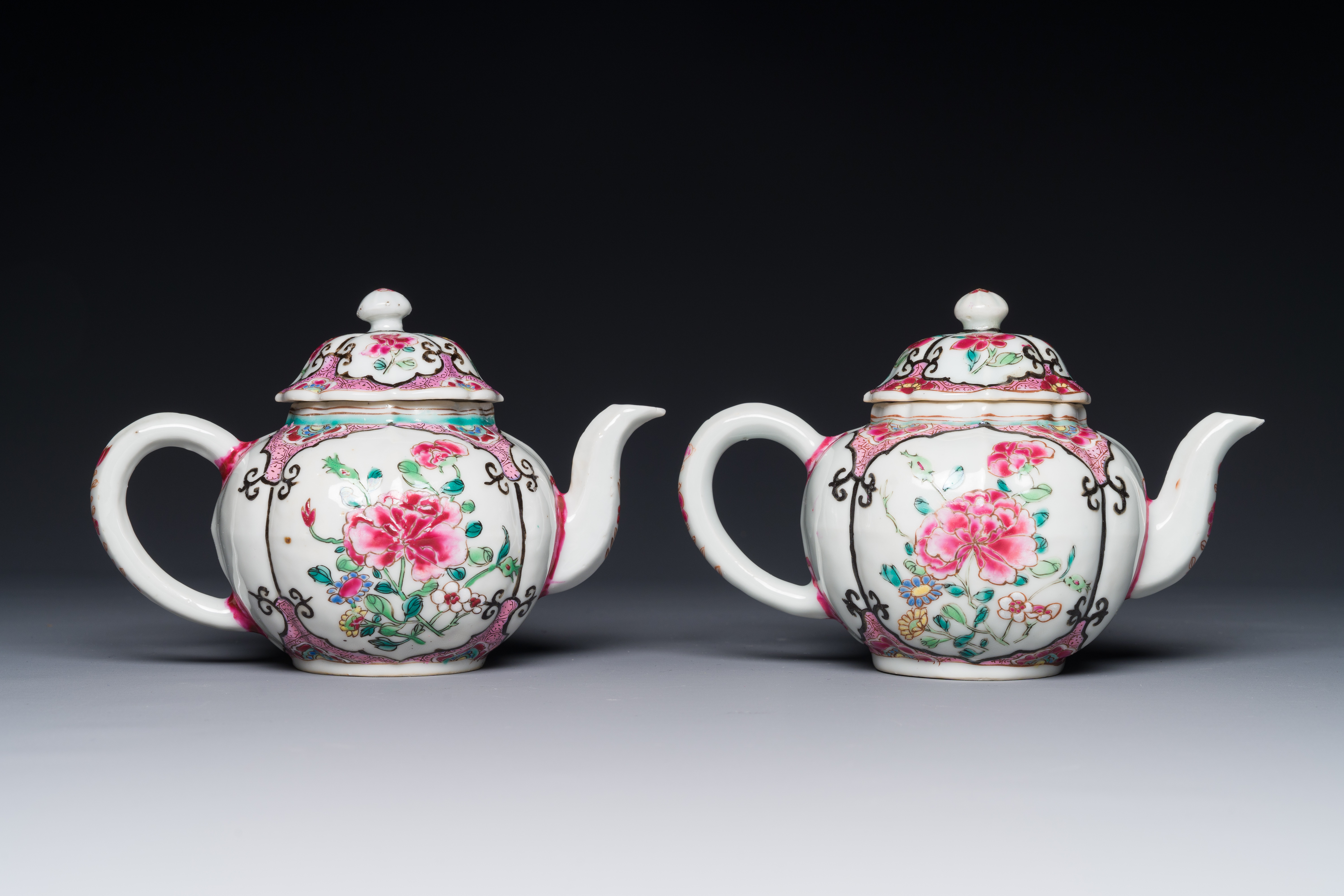 A pair of Chinese famille rose teapots with floral decor, Qianlong - Image 2 of 4