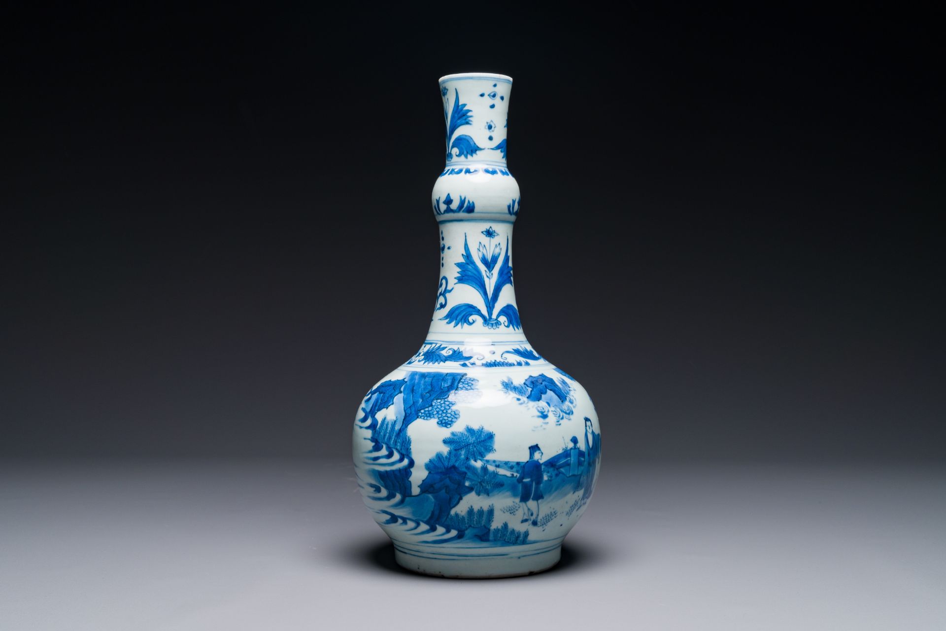 A Chinese blue and white 'sages' bottle vase, Transitional period - Bild 3 aus 6