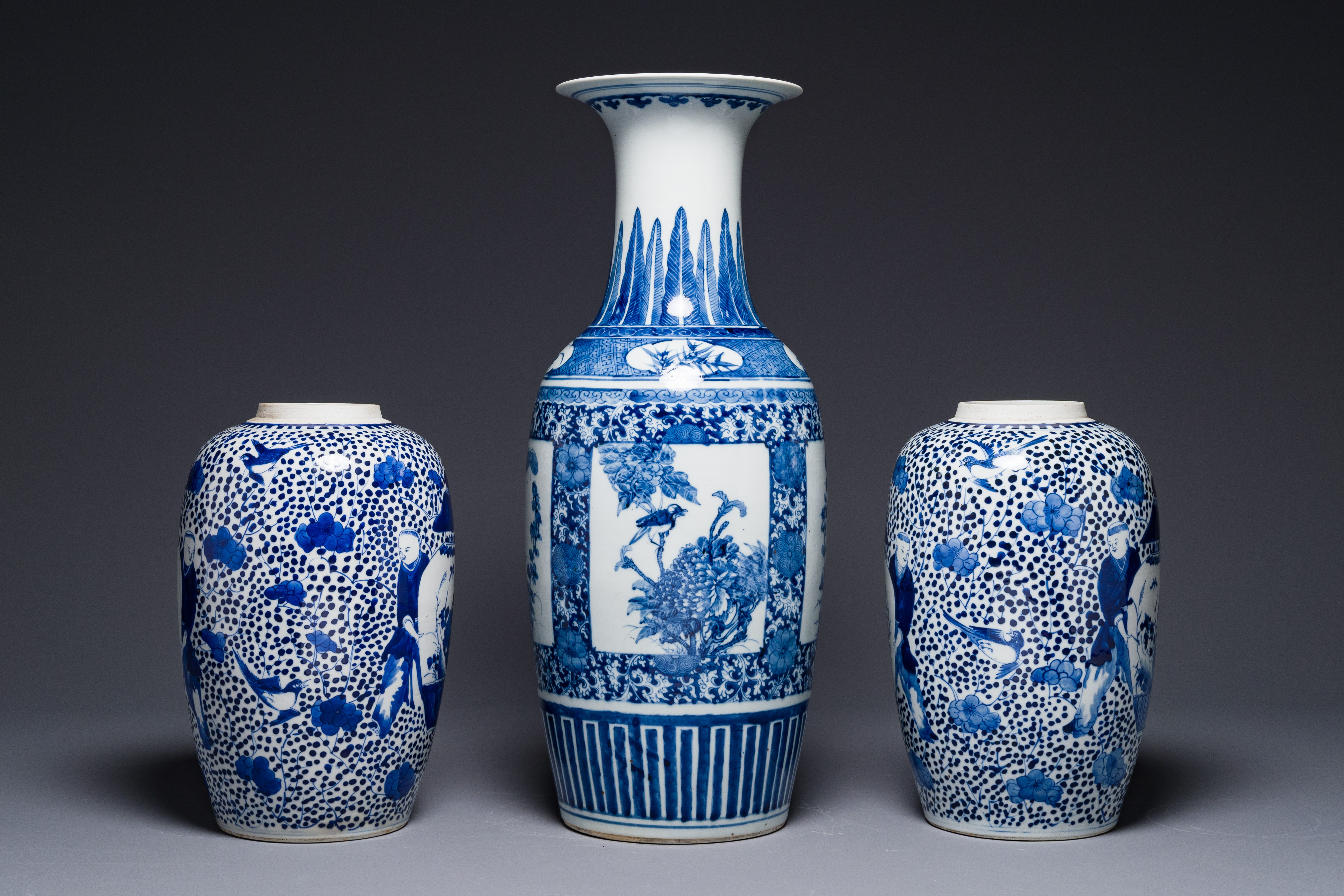 A pair of Chinese blue and white jars and a vase, Kangxi mark, 19th C. - Image 3 of 6