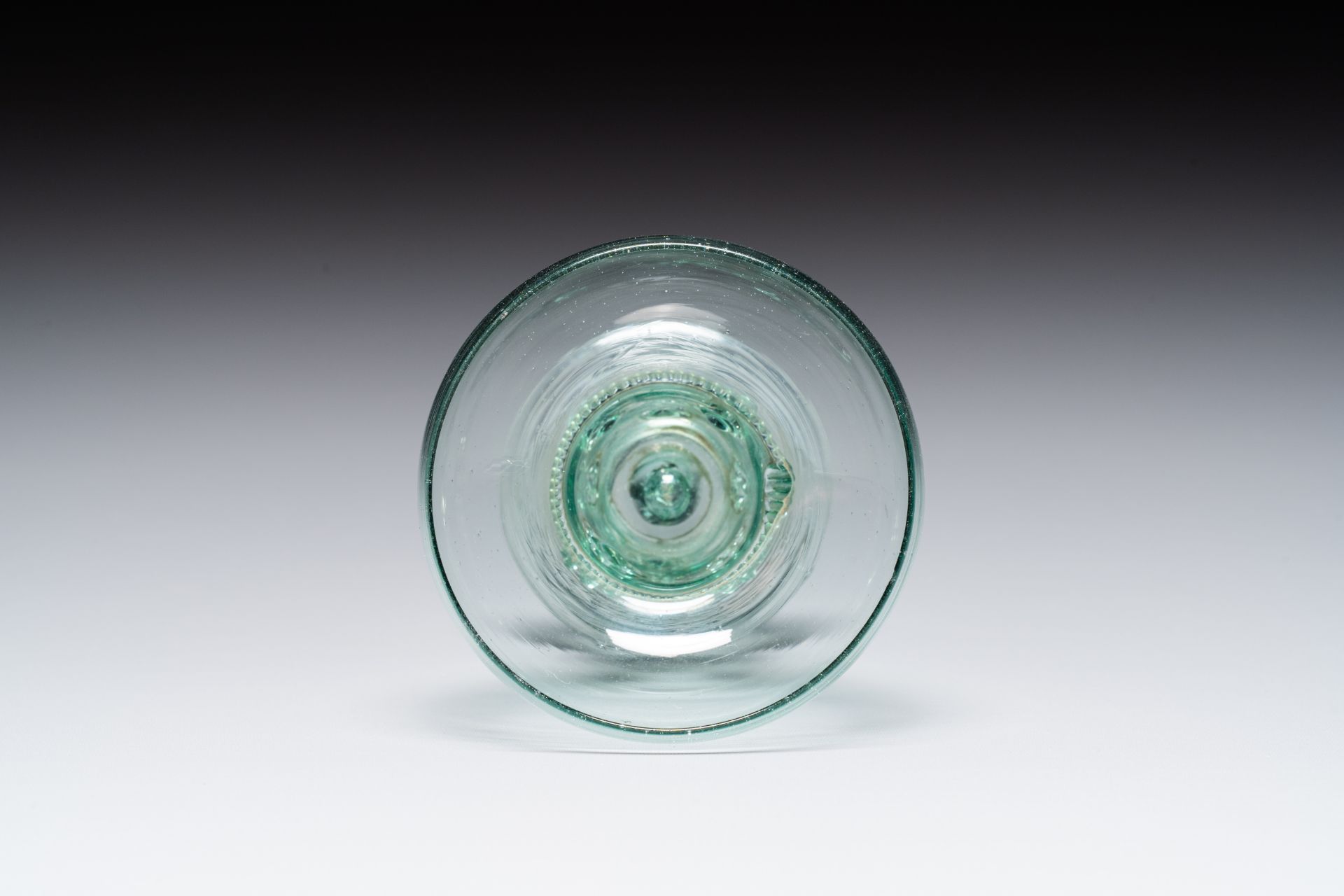 A Dutch or German green glass rummer, 2nd quarter of the 17th C. - Image 6 of 7