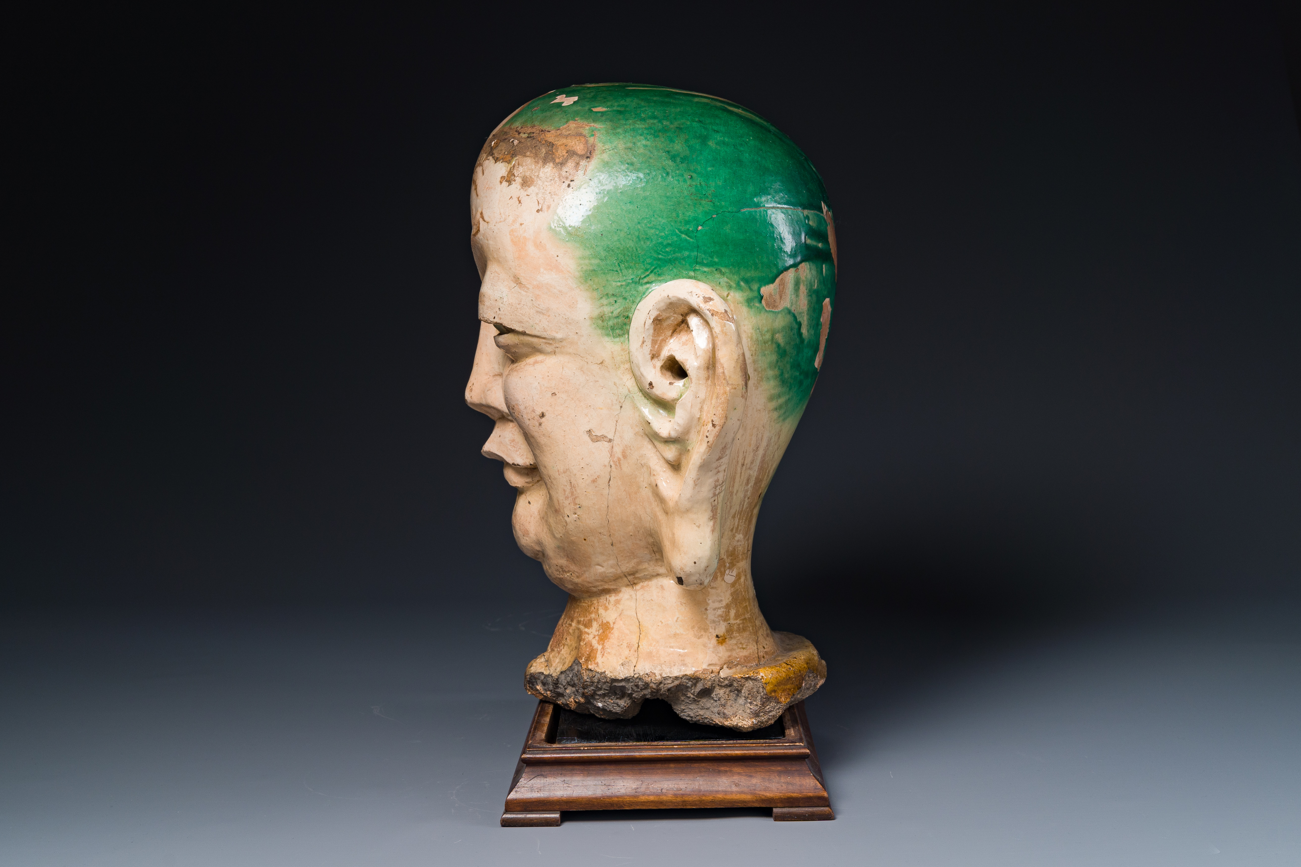 An imposing Chinese sancai glazed stoneware head of a monk, Yuan/Ming - Image 3 of 7