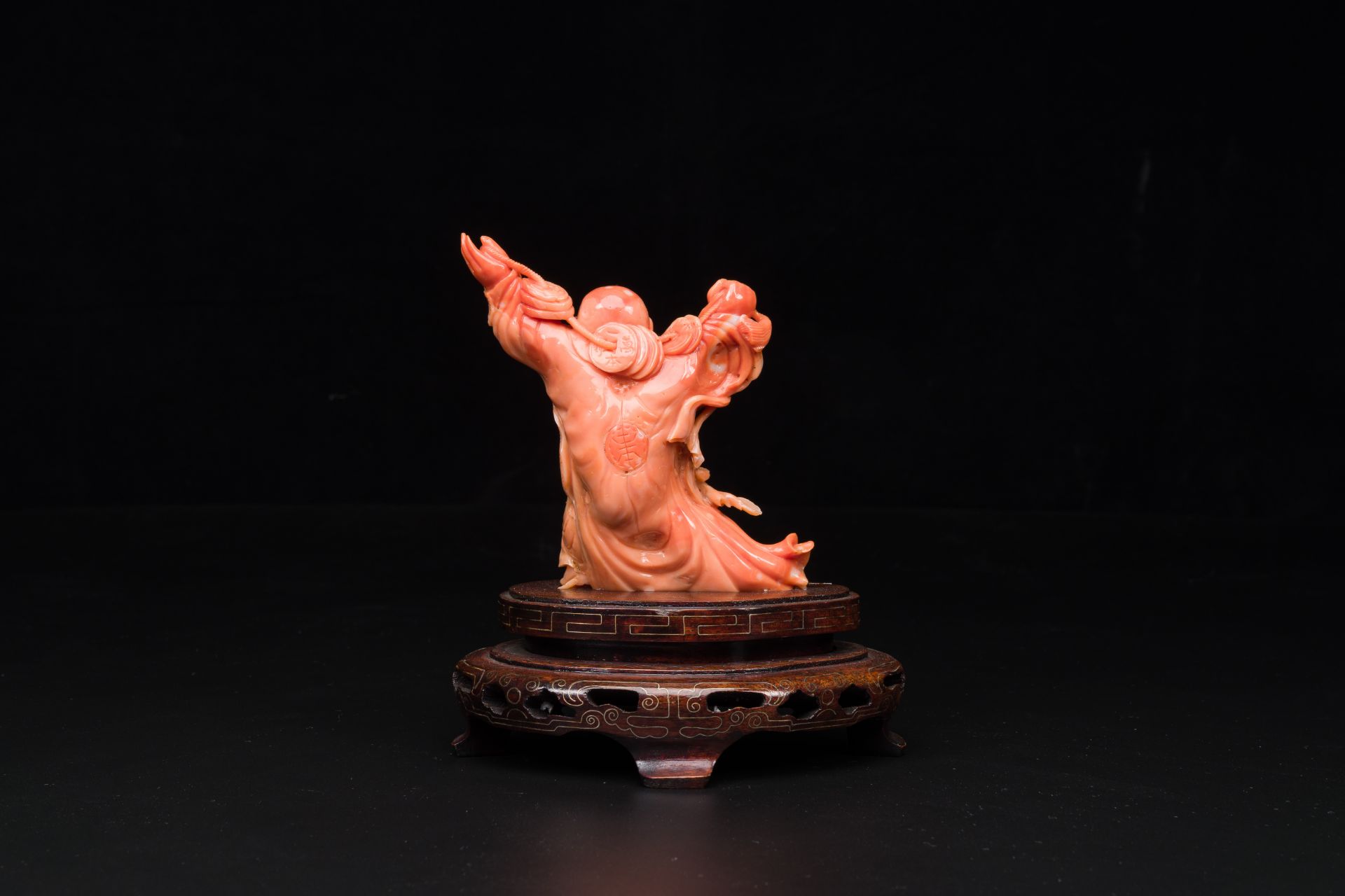 A Chinese red coral figure of a laughing Buddha on wooden stand, 19/20th C. - Image 3 of 5