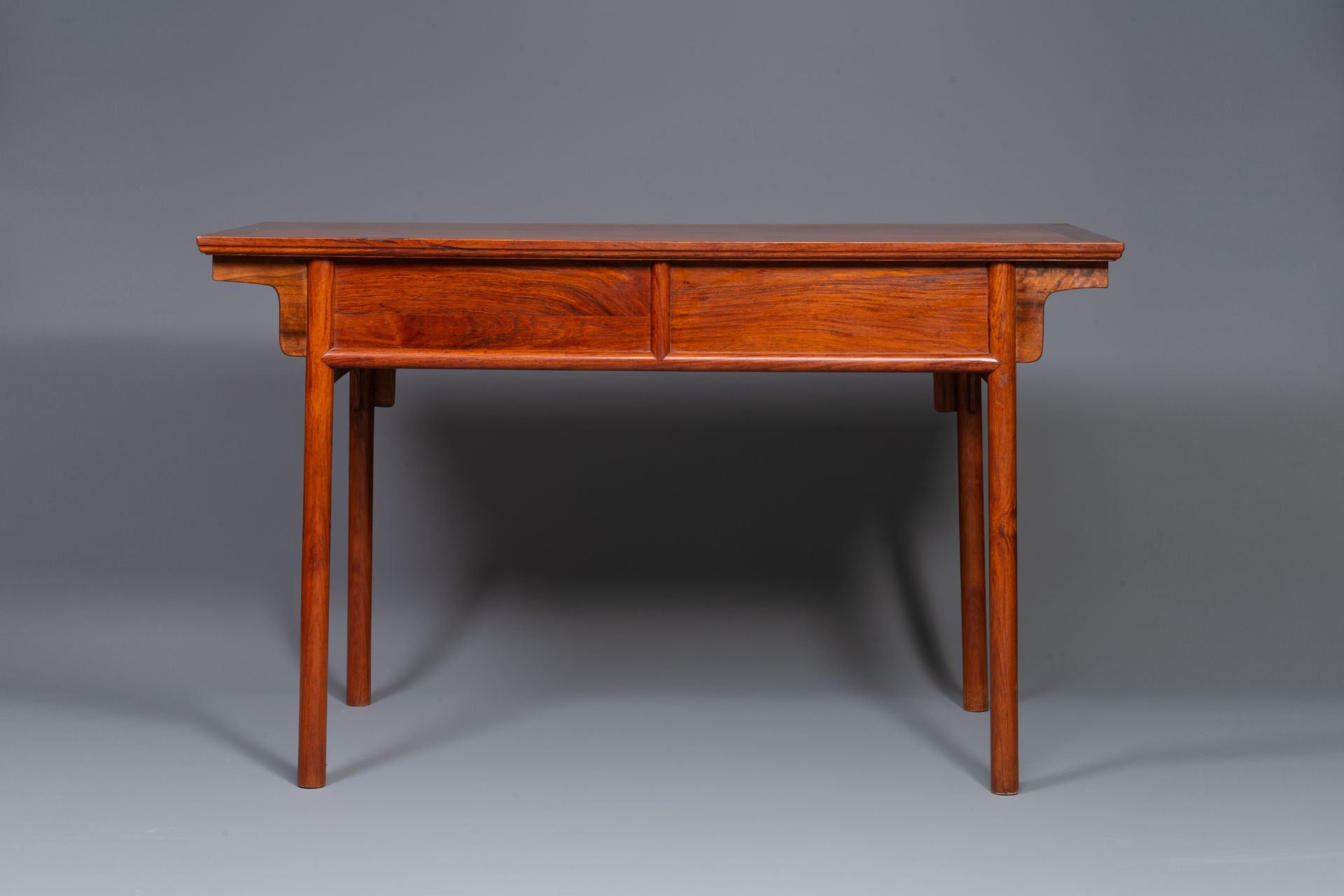 A Chinese huanghuali wooden two-drawer recessed-leg table, 19/20th C. - Image 4 of 13