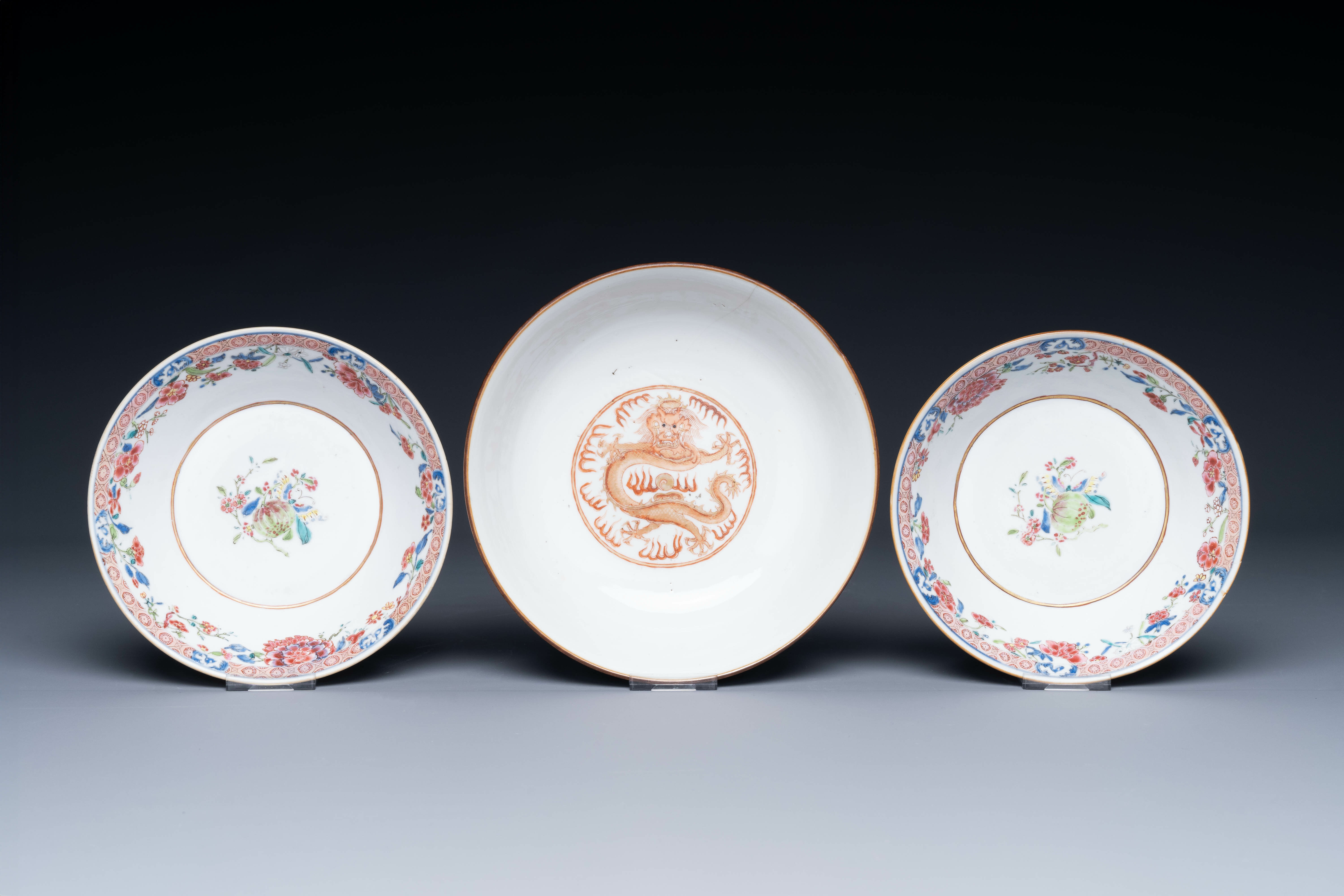 A varied collection of Chinese famille rose and Imari-style porcelain, Yongzheng and later - Image 8 of 21
