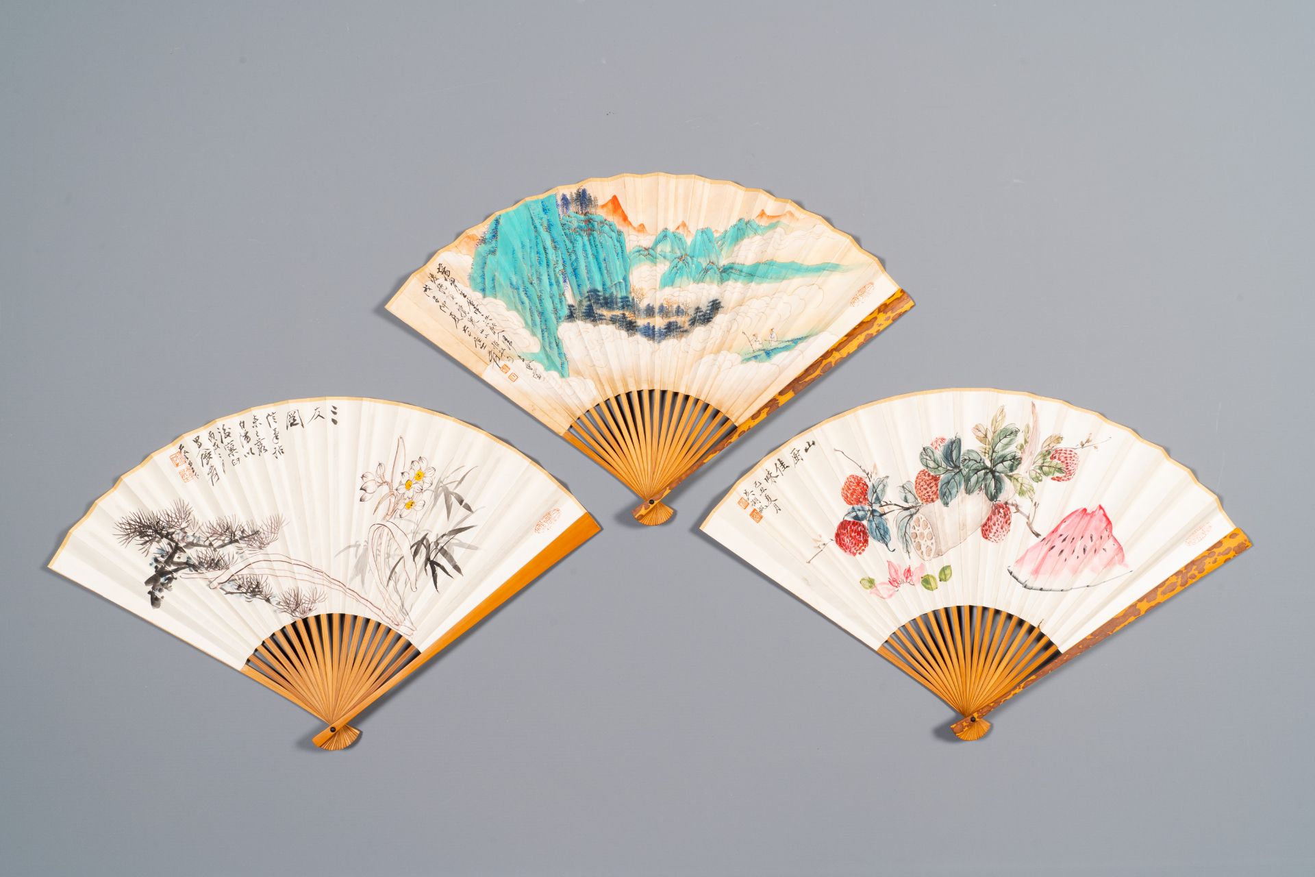 Three folding fans, follower of Zhang Daqian å¼µå¤§åƒ (1899-1983) and Wu Hufang å´æ¹–å¸† (1894-196 - Bild 3 aus 6