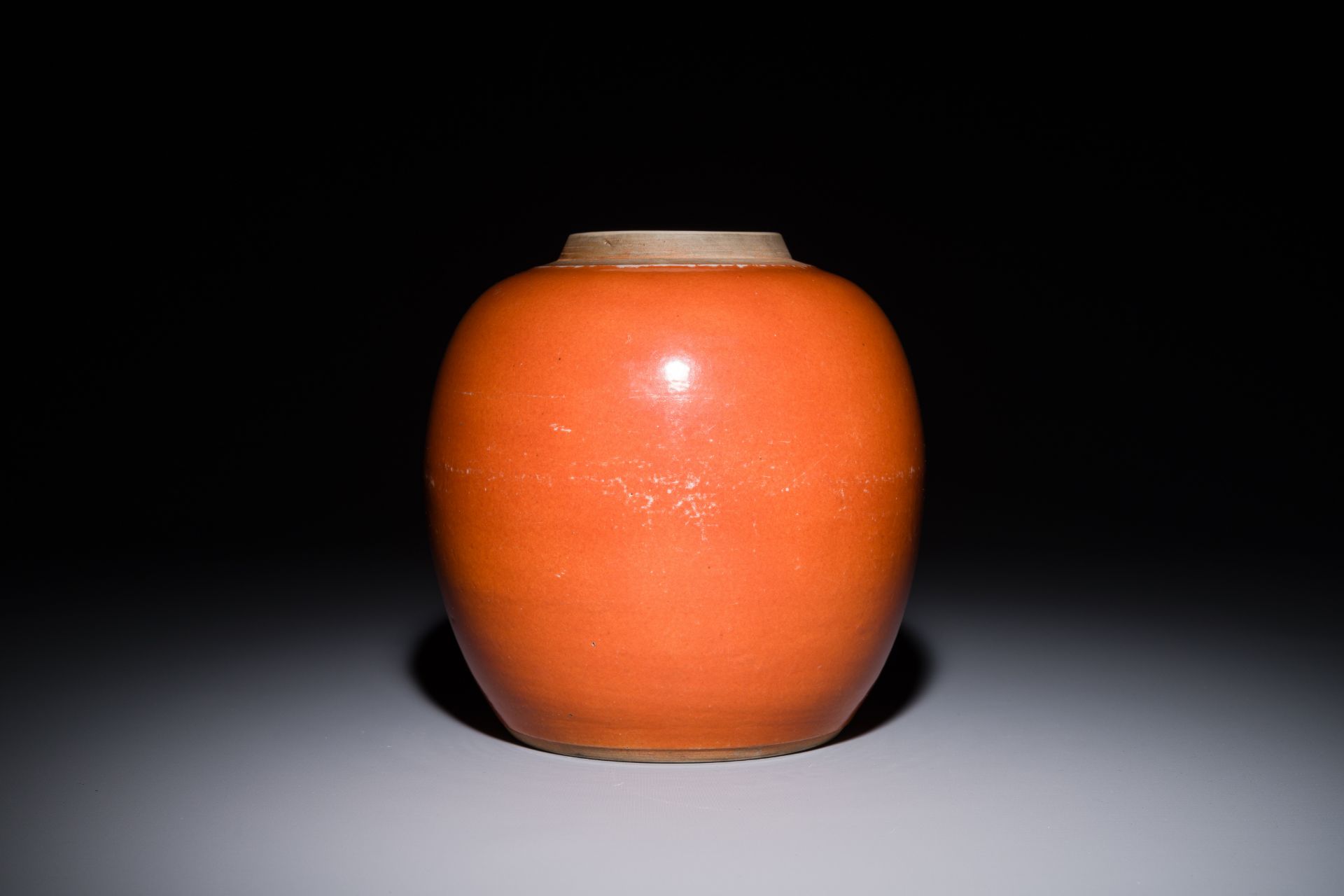 A Chinese monochrome coral-red-glazed ginger jar with wooden cover, 18th C. - Image 3 of 4