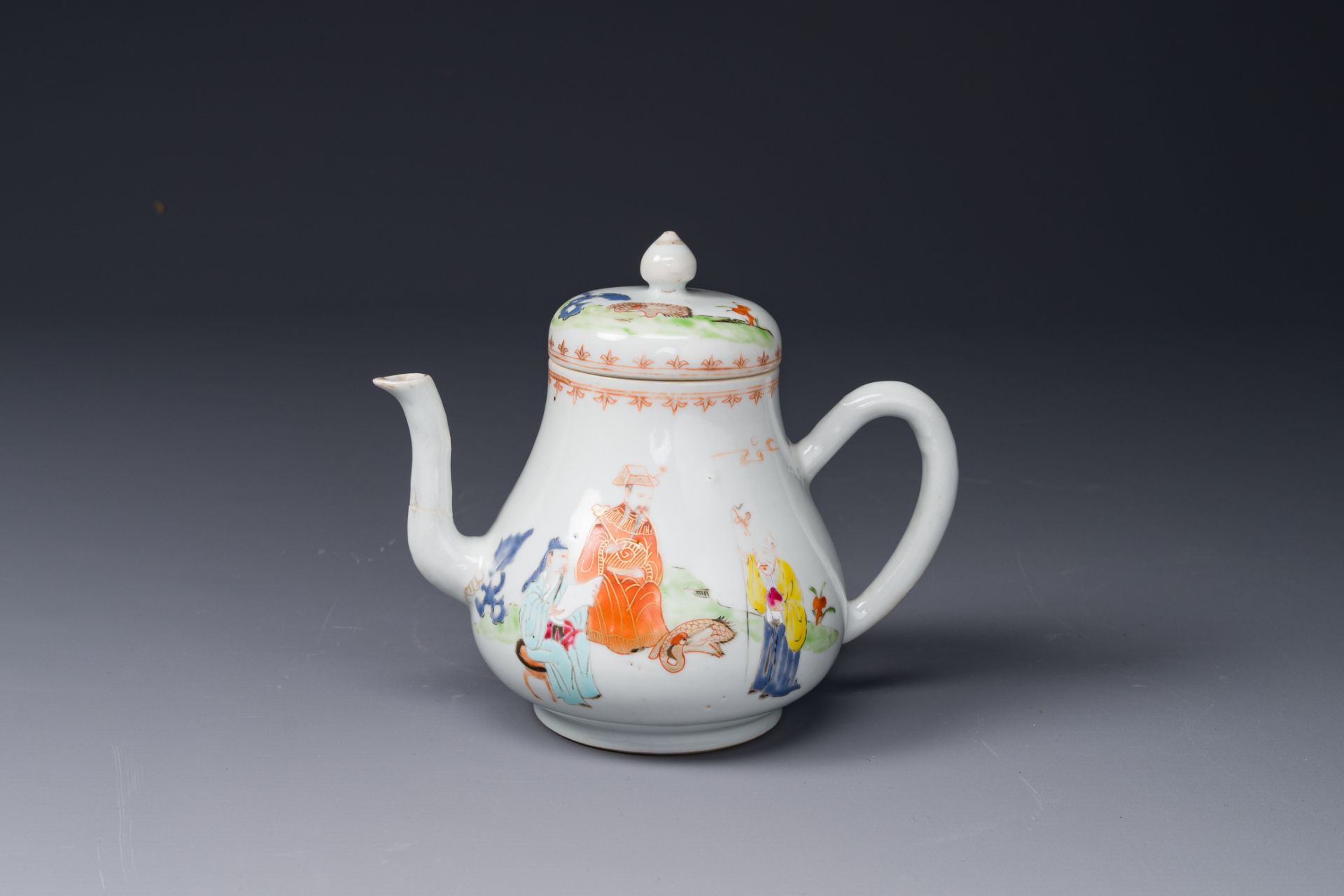 A Chinese Canton famille rose 'mandarin subject' tureen and cover on stand and a teapot and cover, Q - Bild 11 aus 14