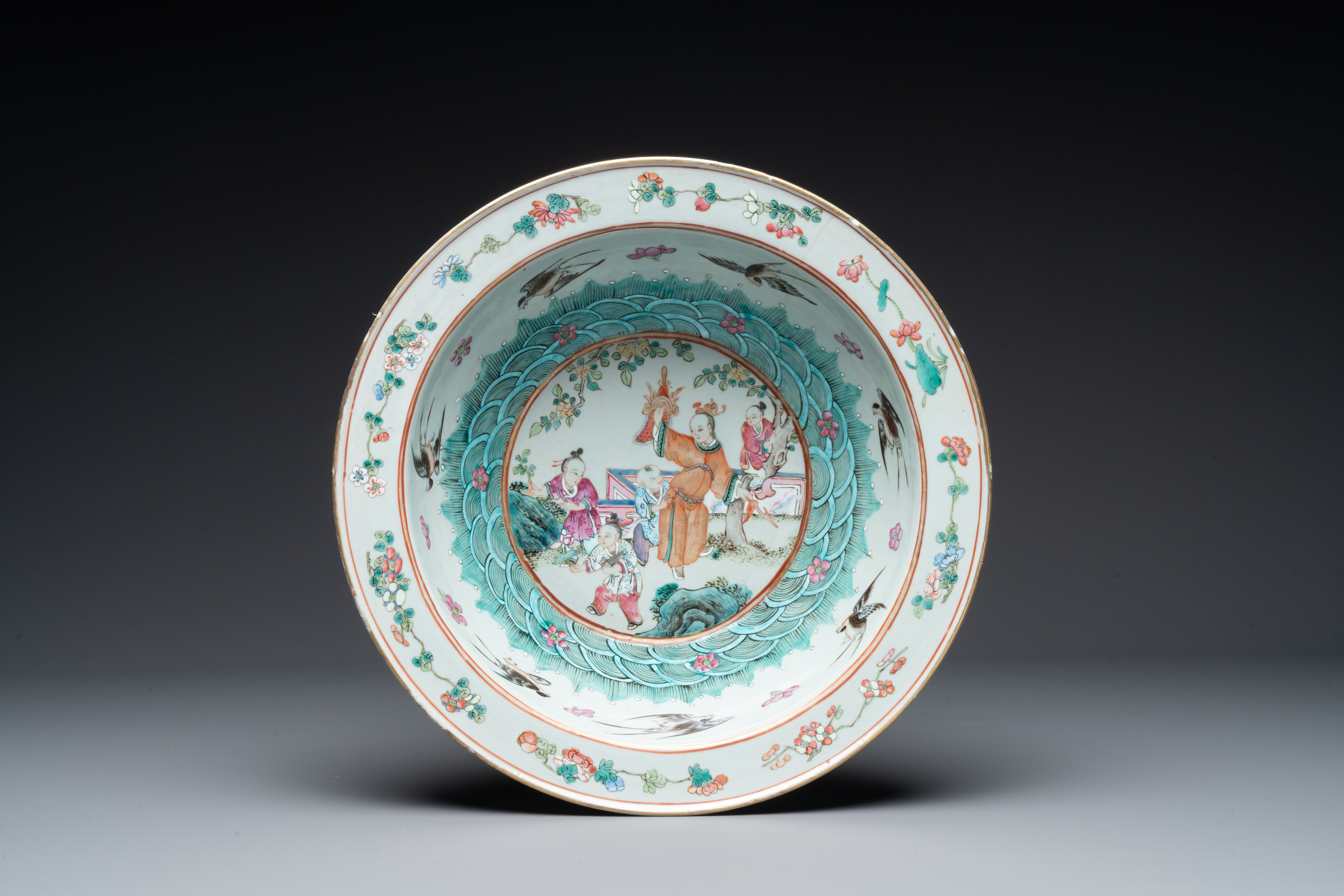 A Chinese famille verte dish, a famille rose basin and a dish, 19th C. - Image 2 of 8