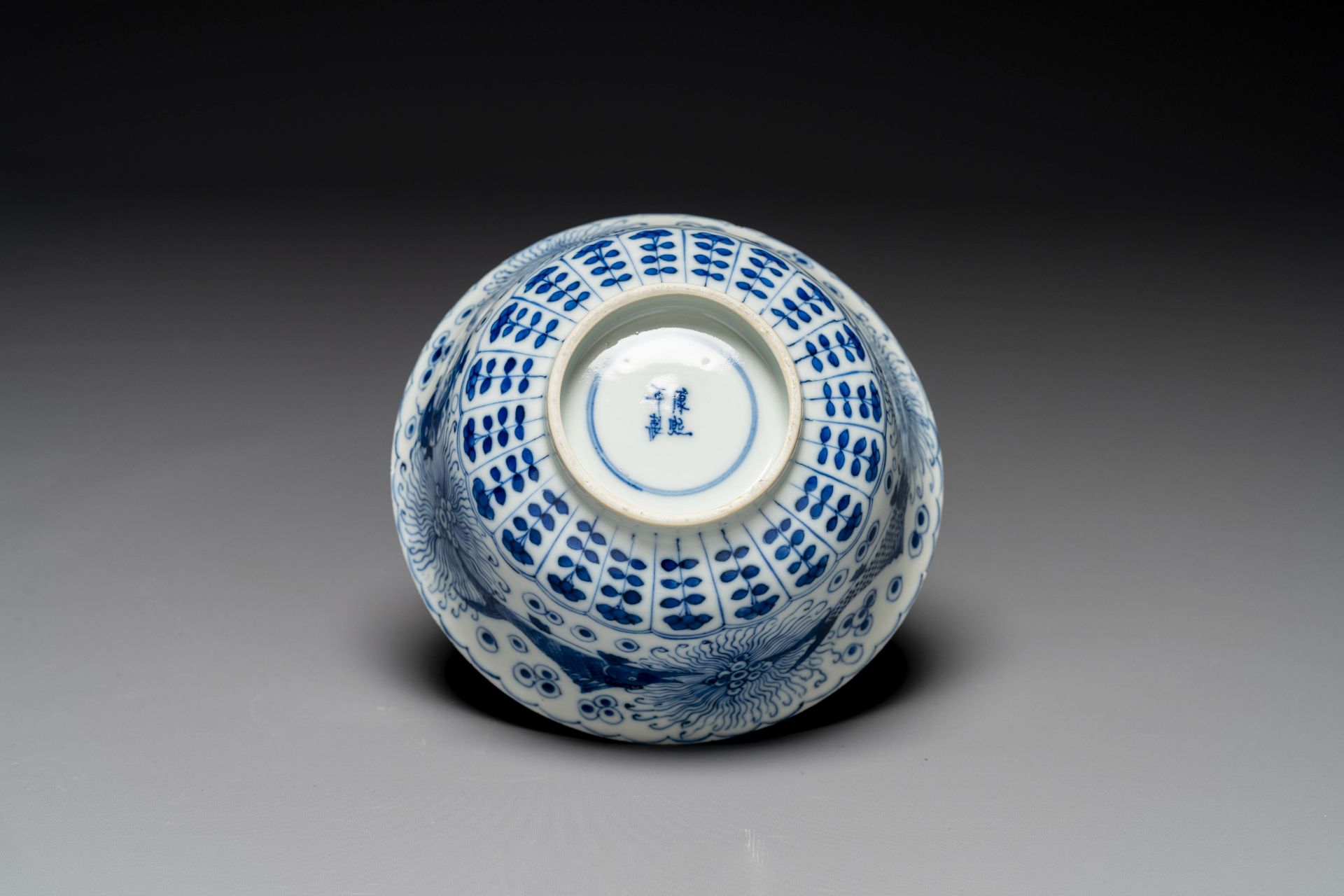 A group of six pieces of Chinese blue and white porcelain, 18/19th century - Image 11 of 17
