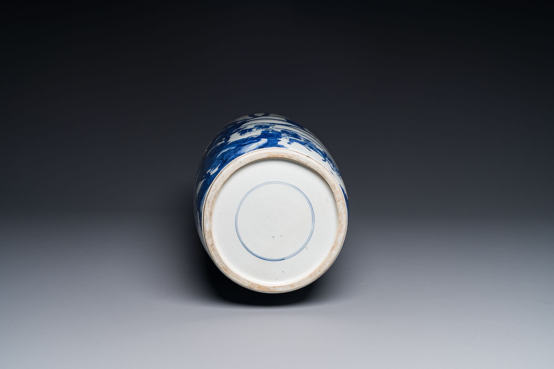 A large Chinese blue and white 'Guo Ziyi éƒ­å­å„€æ‹œå£½' rouleau vase, Kangxi - Bild 6 aus 6