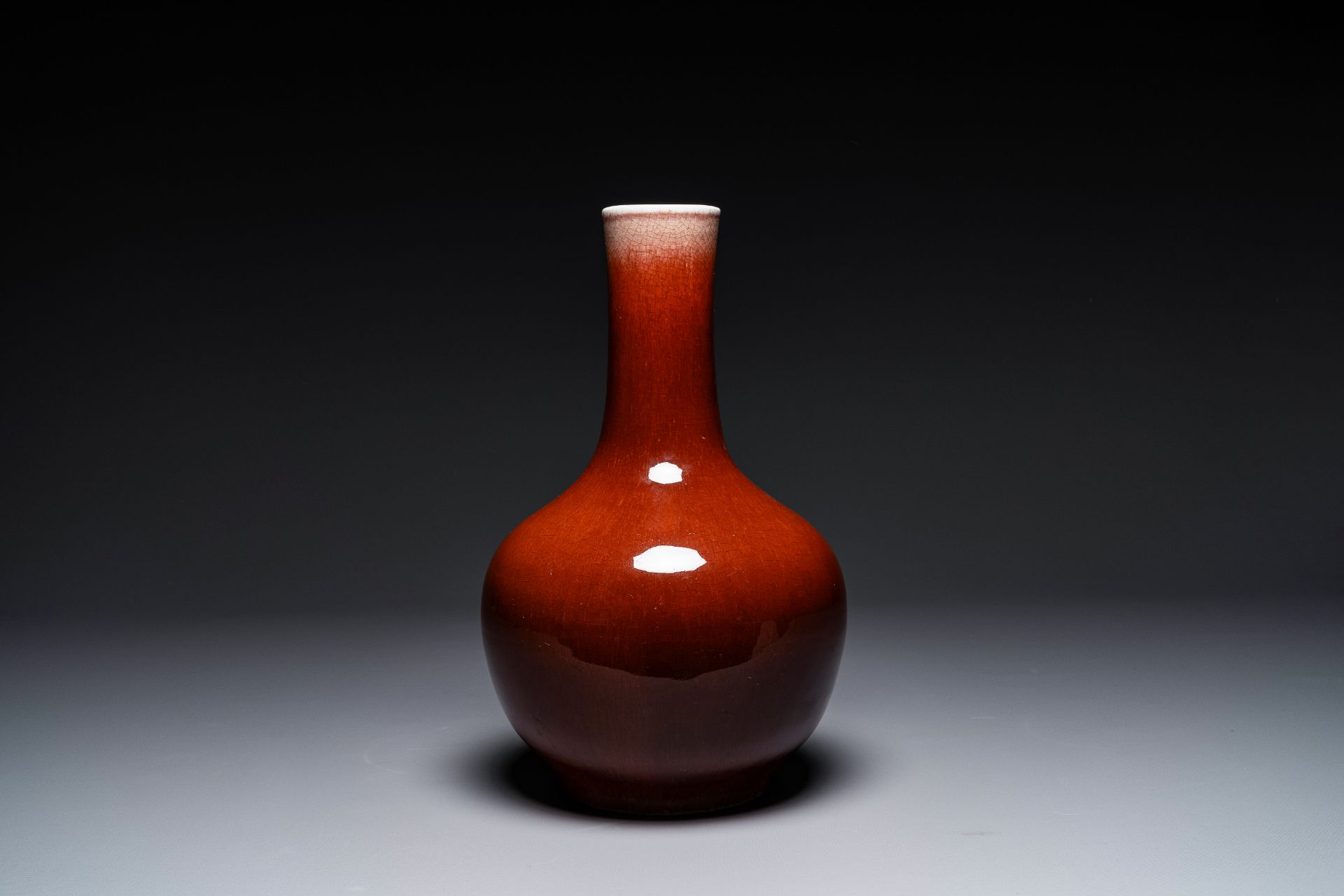 A Chinese copper-red-glazed bottle vase, 19th C. - Image 2 of 4