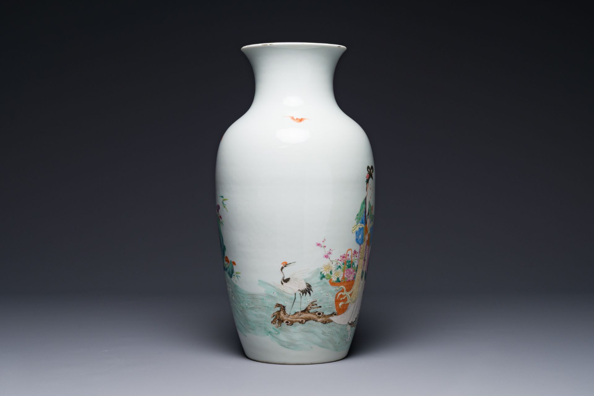 A Chinese famille rose 'Lan Caihe' vase, Qianlong mark, 19/20th C. - Bild 5 aus 7