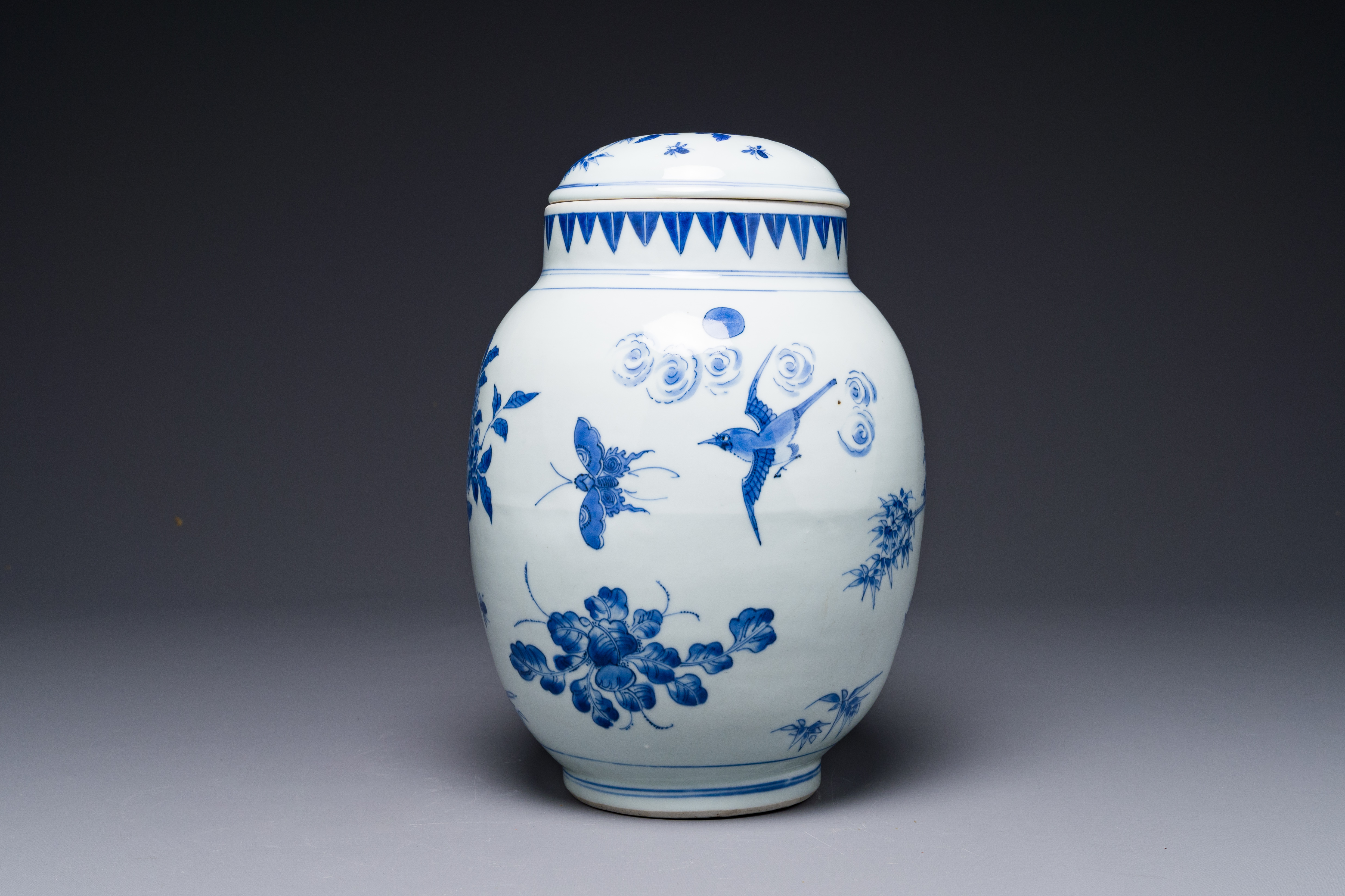 A Chinese blue and white jar and cover with birds and flowers, Transitional period - Image 2 of 6