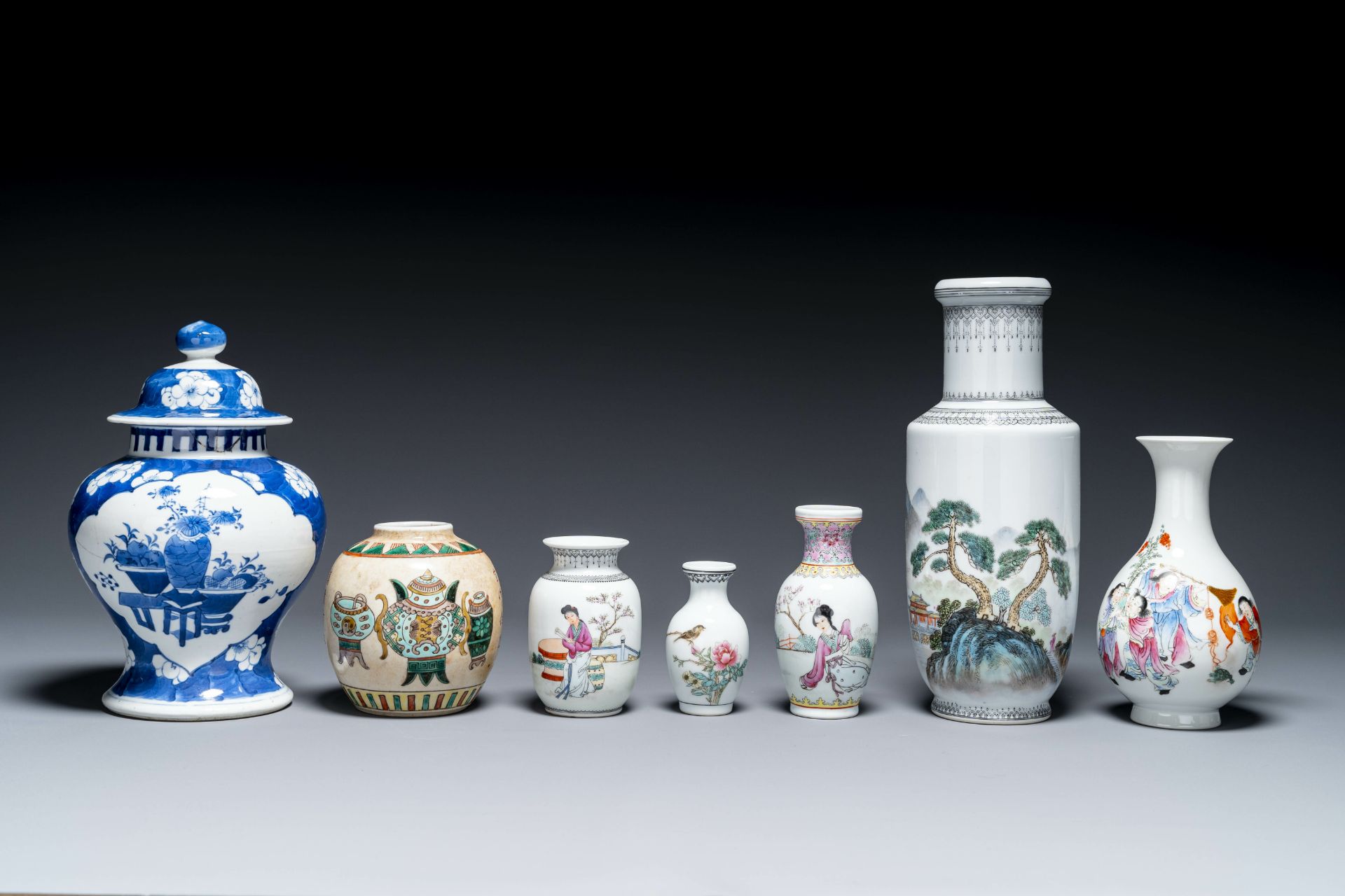 A varied collection of Chinese porcelain, Kangxi and later - Bild 2 aus 3