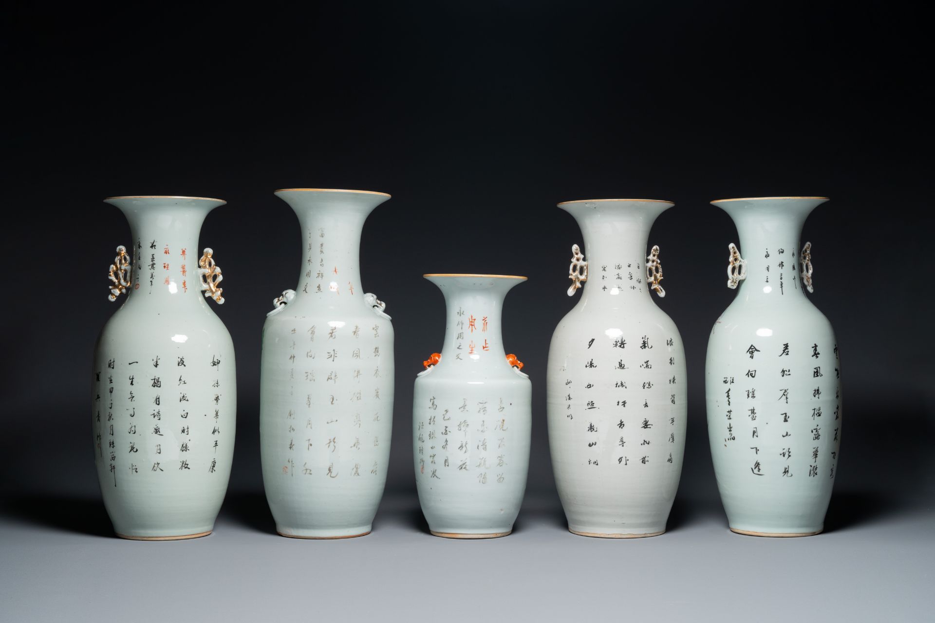 Five various Chinese famille rose vases, 19/20th C. - Bild 2 aus 4