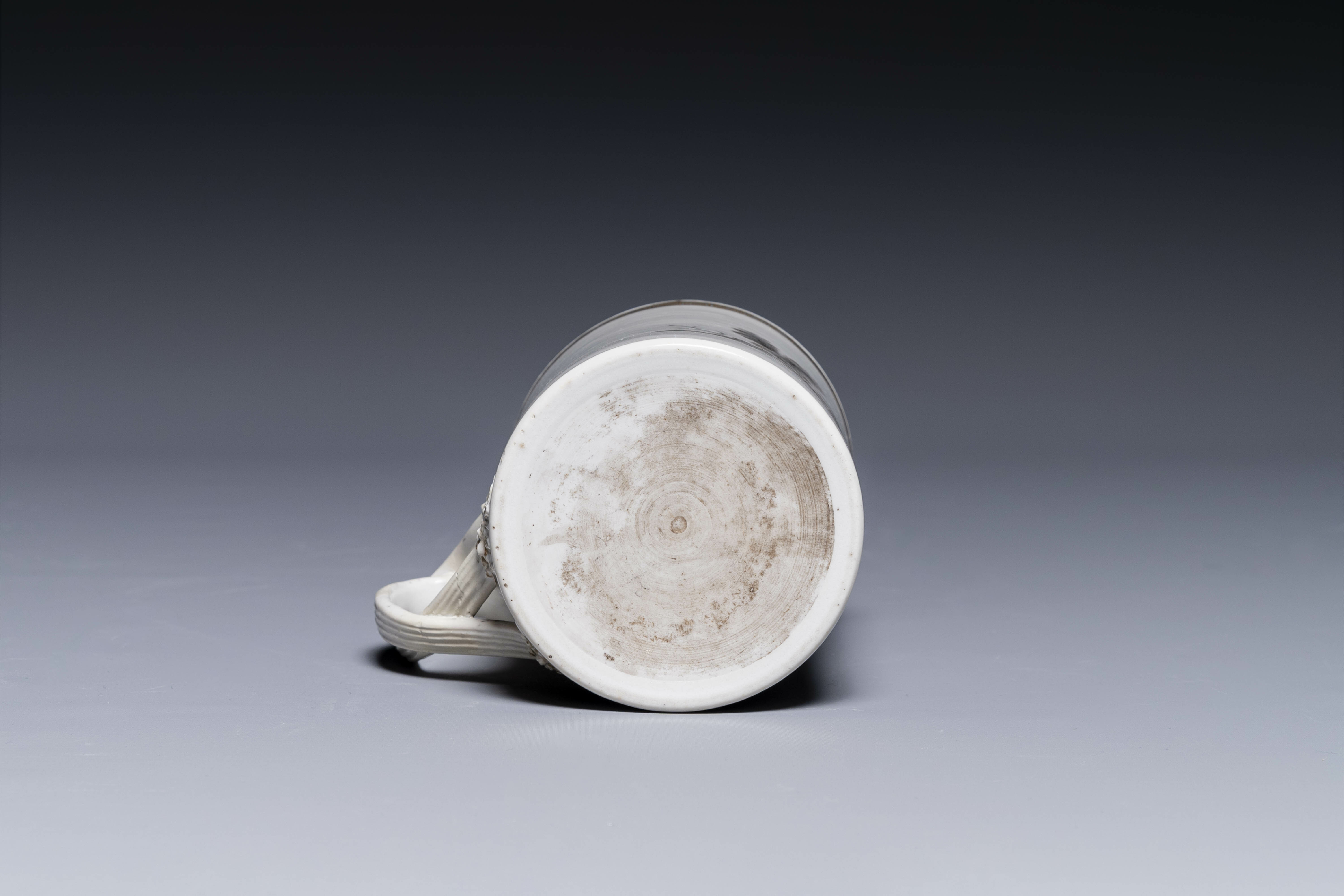 A varied collection of nine pieces Chinese export porcelain, Qianlong/Jiaqing - Image 12 of 12