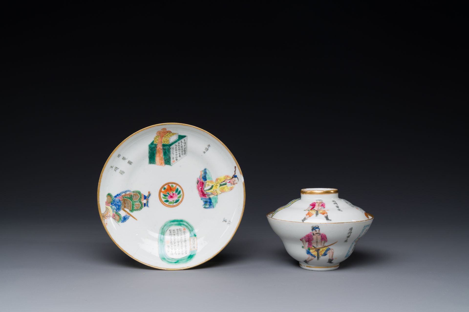 A Chinese famille rose 'Wu Shuang Pu' bowl with cover, a saucer and four covers, Daoguang/Xianfeng - Bild 2 aus 3