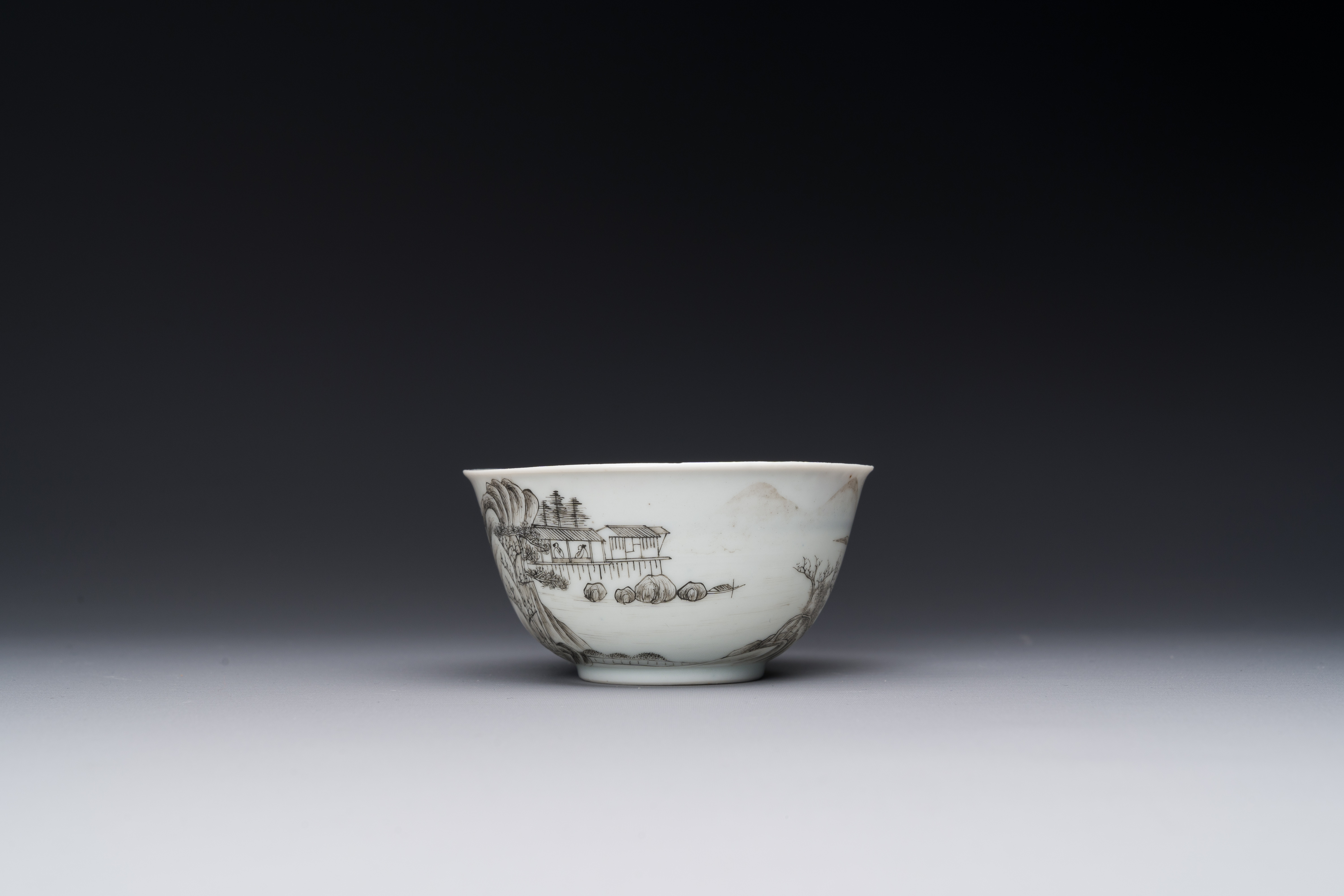 A fine Chinese grisaille and gilt cup with mountainous landscape design, Yongzheng - Image 4 of 7
