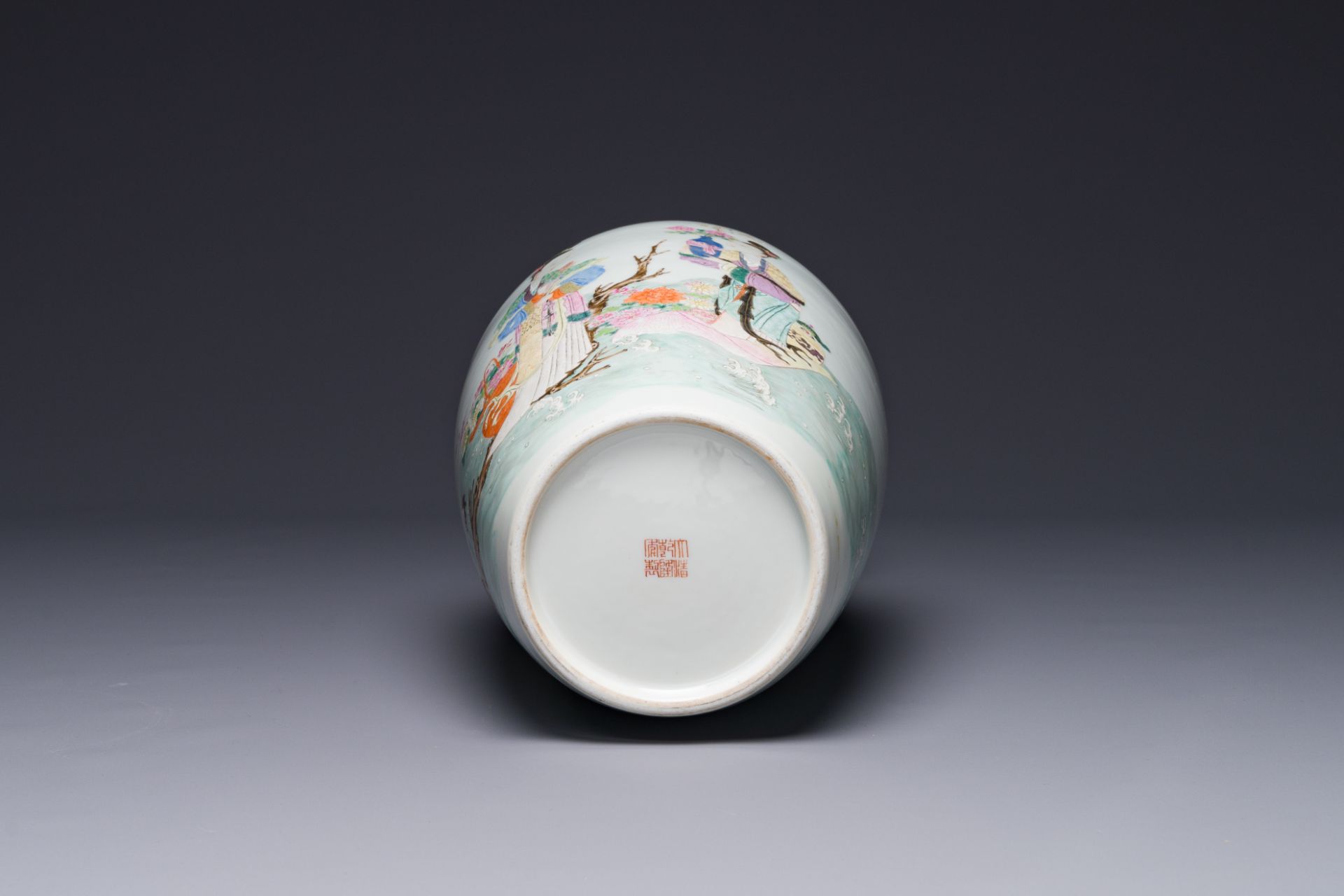 A Chinese famille rose 'Lan Caihe' vase, Qianlong mark, 19/20th C. - Bild 7 aus 7