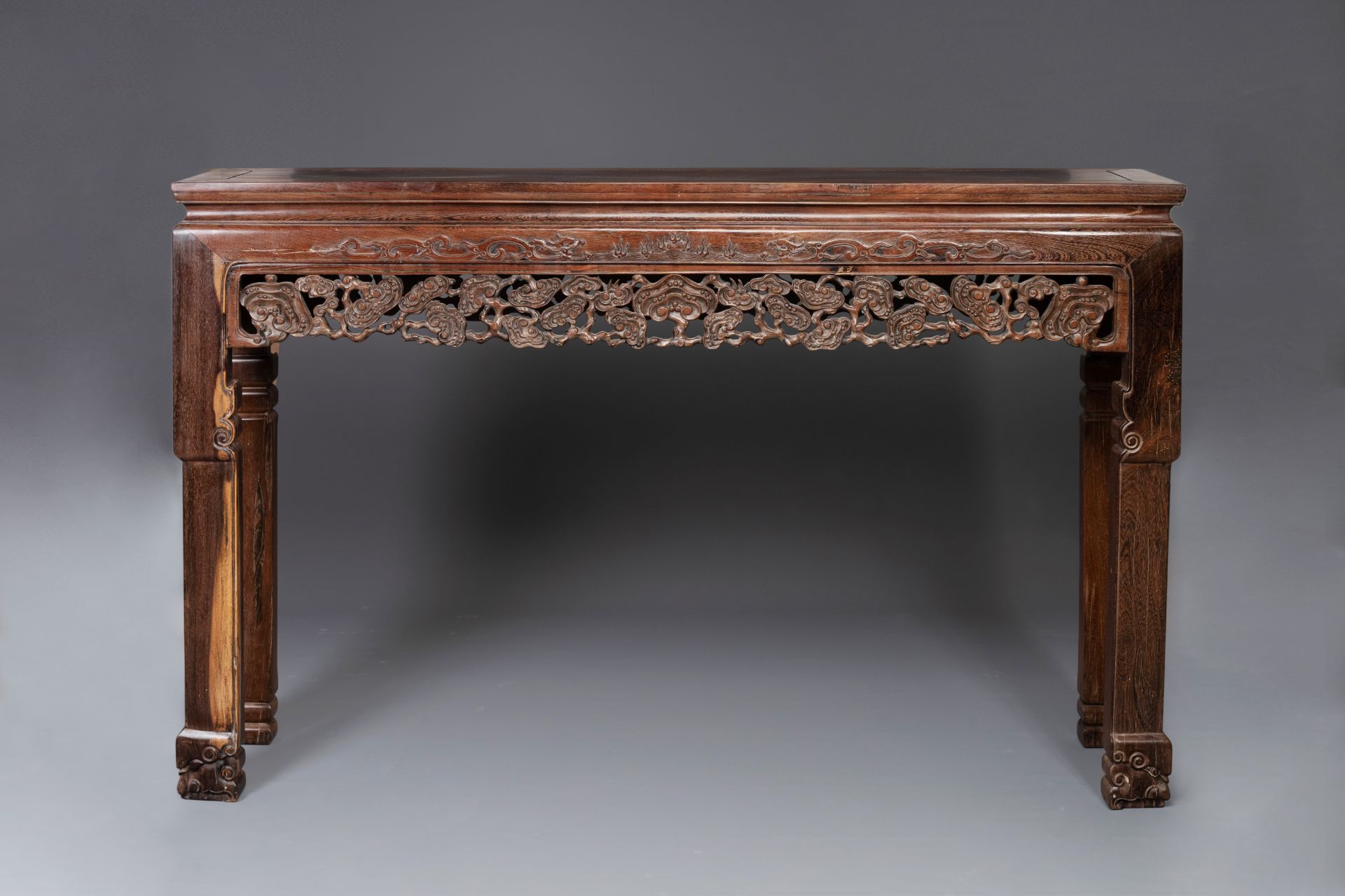 A large Chinese jichimu wooden 'tiaoan' with lingzhi and chilong design, 19/20th C. - Image 3 of 8