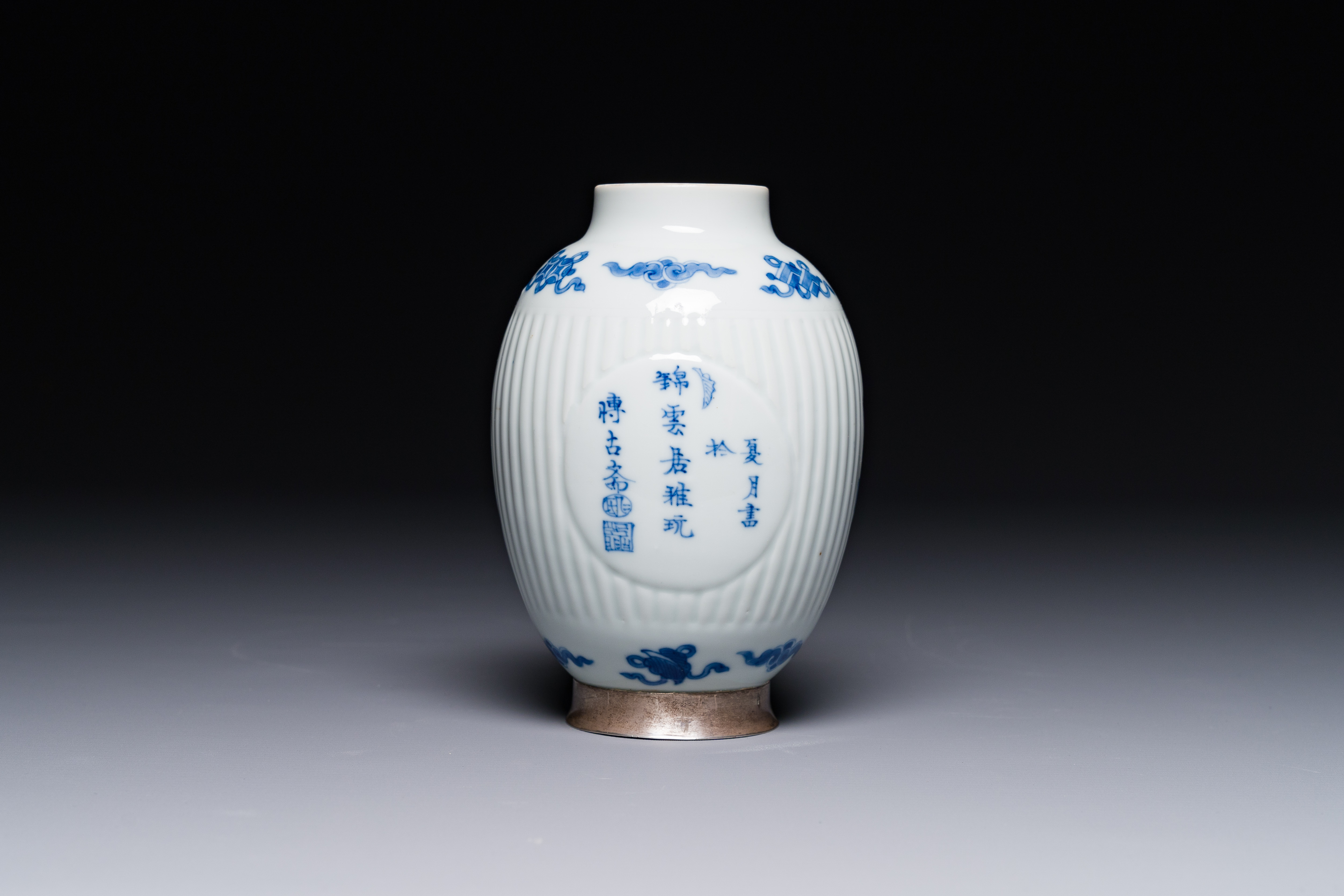 A fine Chinese blue and white silver mounted jar, signed Bo Gu Zhai åšå¤æ–Ž, Jiajing mark, Kangxi - Image 4 of 6