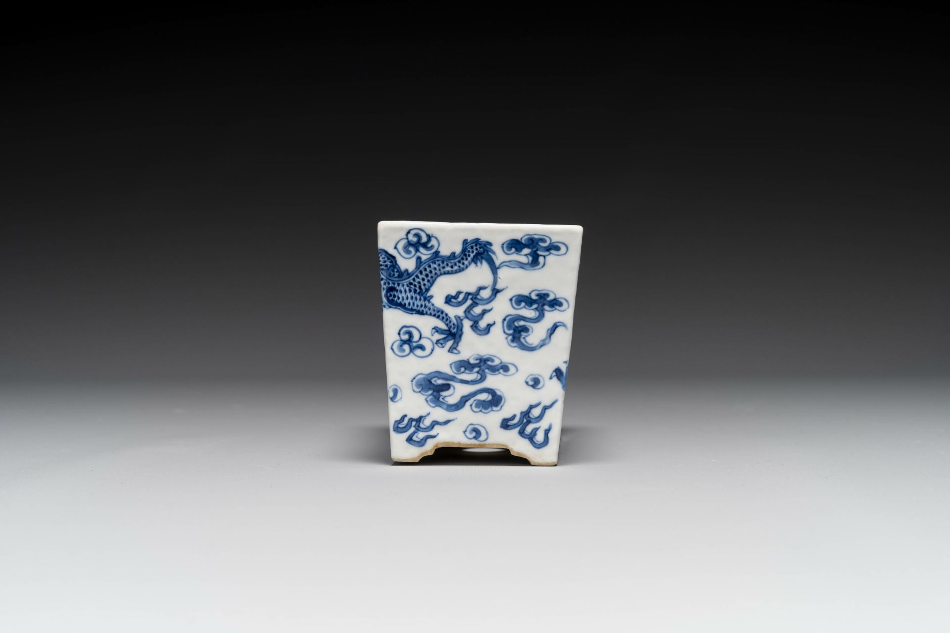 A Chinese blue and white jardiniere with dragons, Guangxu - Bild 4 aus 6