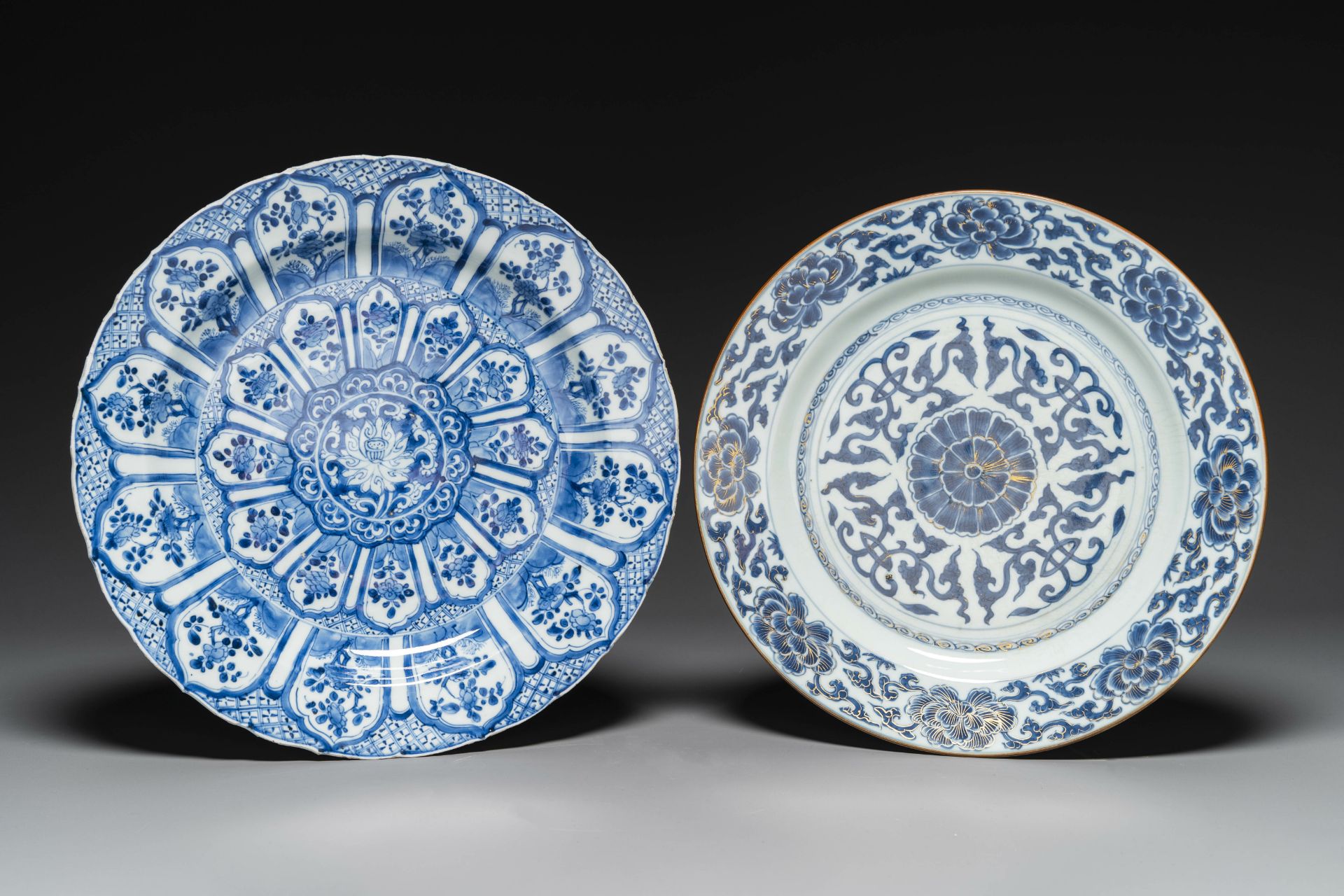 Four Chinese blue and white dishes with floral design, Kangxi/Yongzheng - Bild 4 aus 5